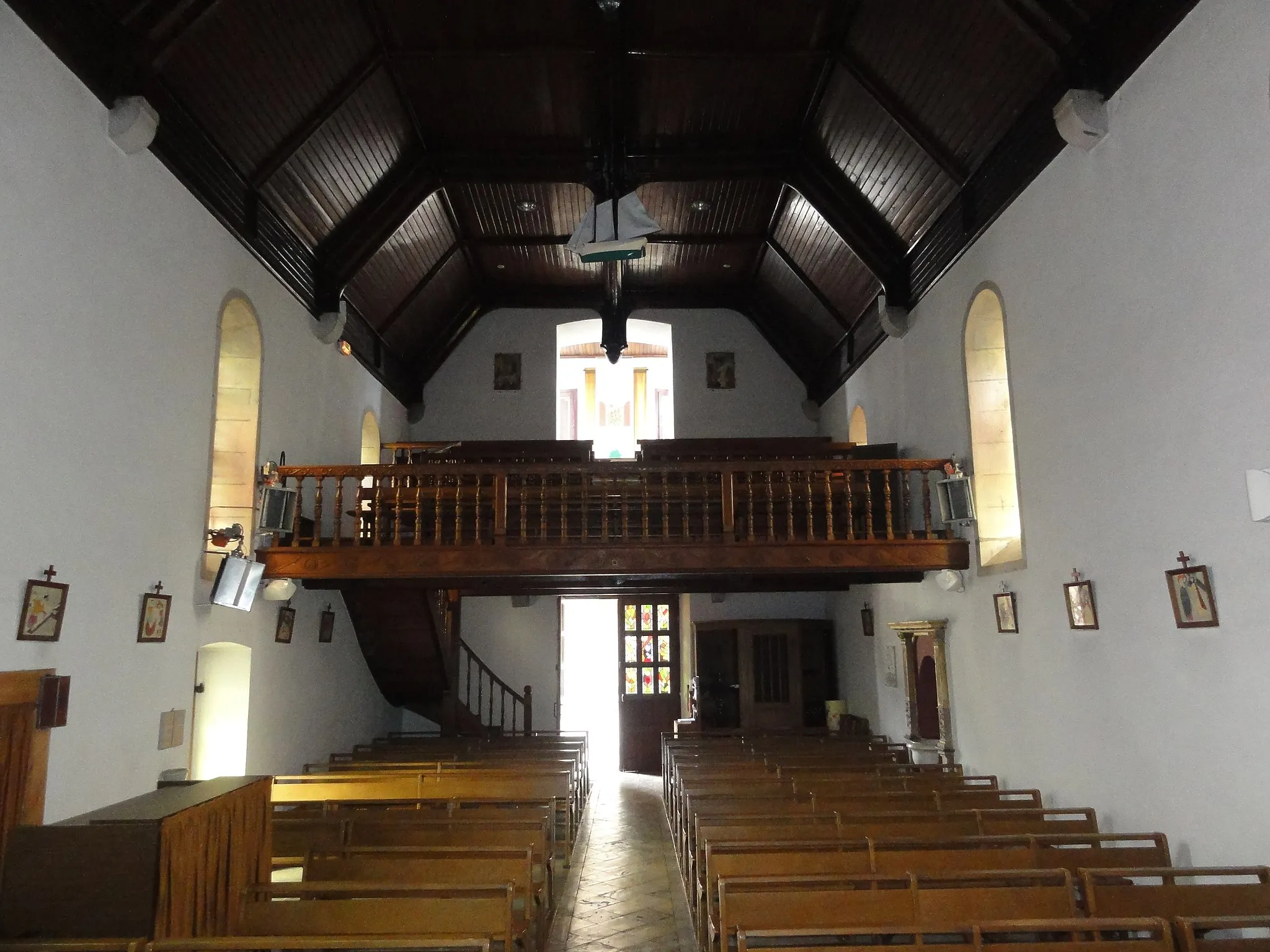Photo showing: Bassussarry interieur de l'église avec balcon