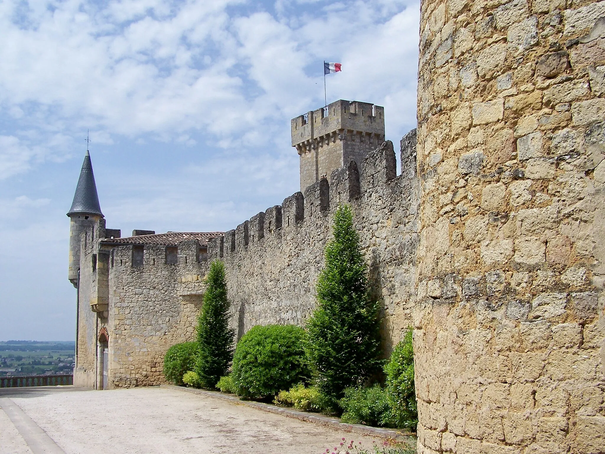 Photo showing: Vue du côté est du château de Sainte-Croix-du-Mont, Gironde, France