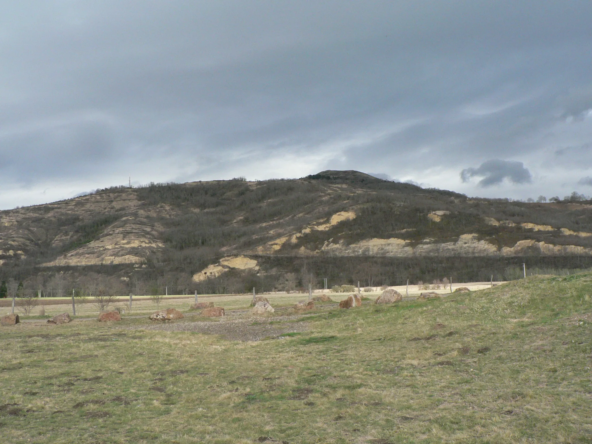 Photo showing: Le Puy-Saint-Romain vu depuis la source du Saladis. Puy-de-Dôme - Auvergne - France