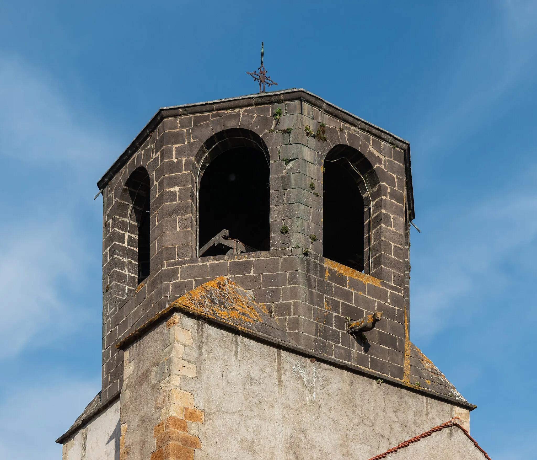 Photo showing: Bell tower of the Finding of Saint Stephen church in Luzillat, Puy-de-Dôme, France