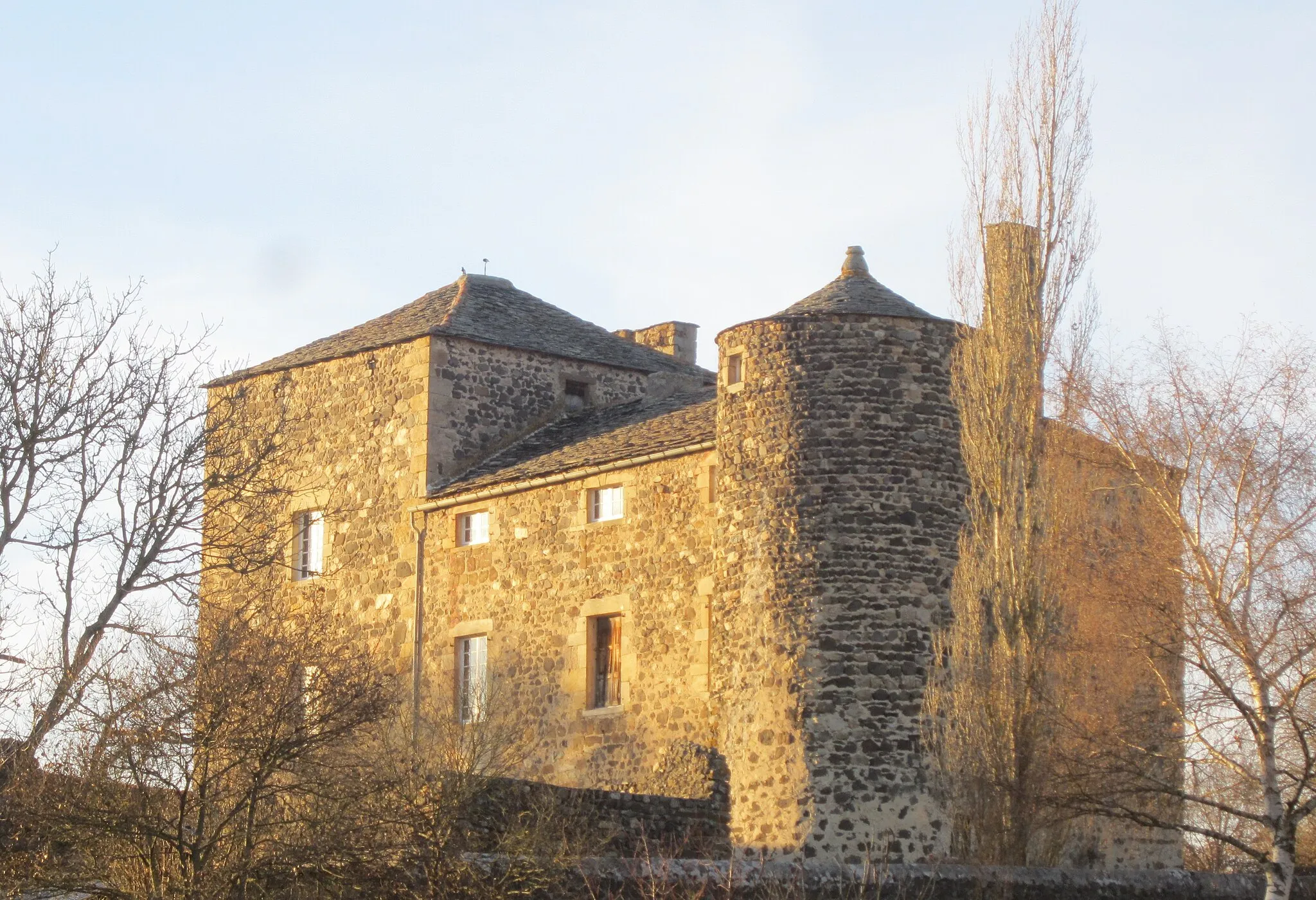 Photo showing: This building is indexed in the base Mérimée, a database of architectural heritage maintained by the French Ministry of Culture, under the reference PA00092596 .