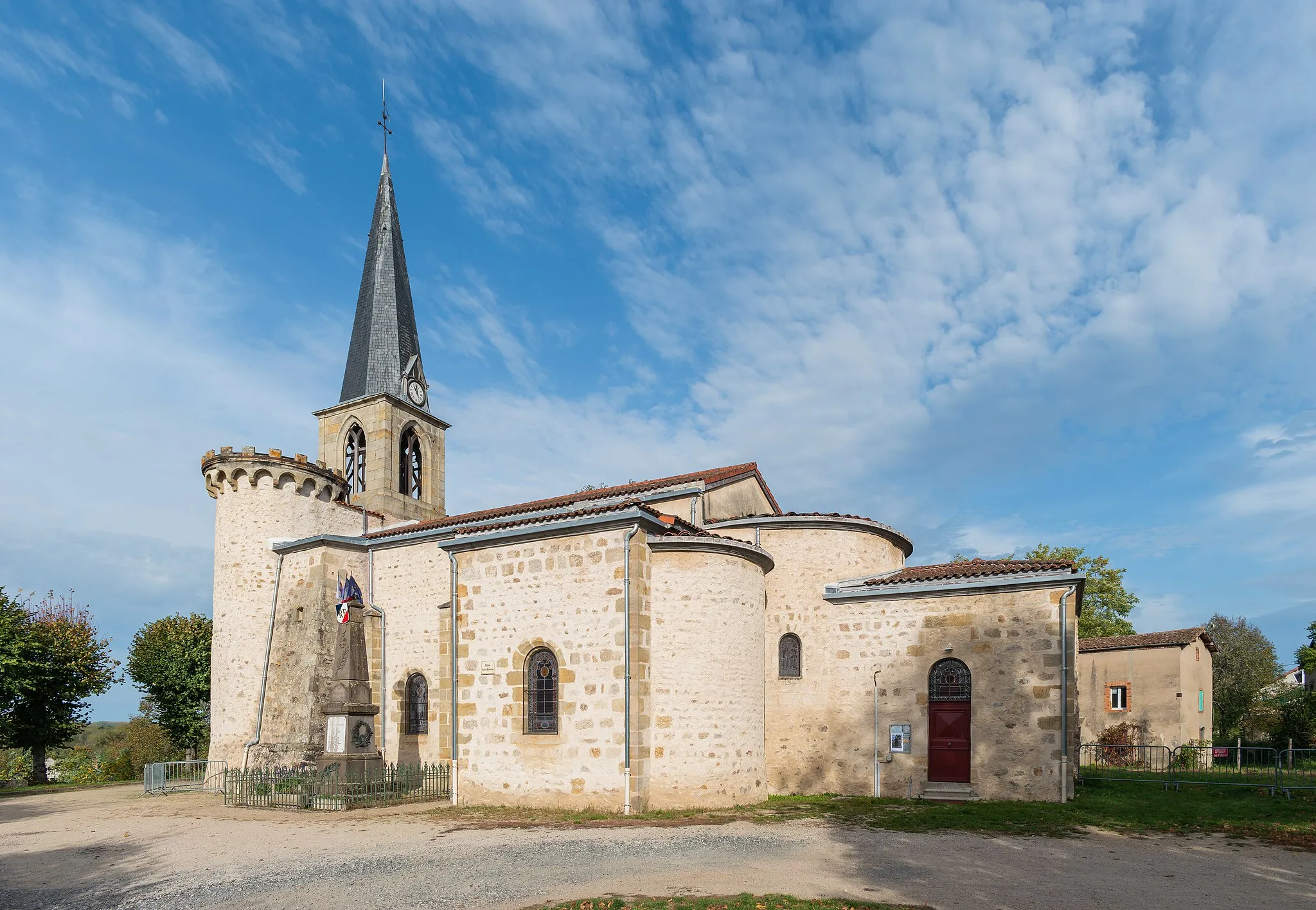 Photo showing: Saint Stephen church in Dorat, Puy-de-Dôme, France