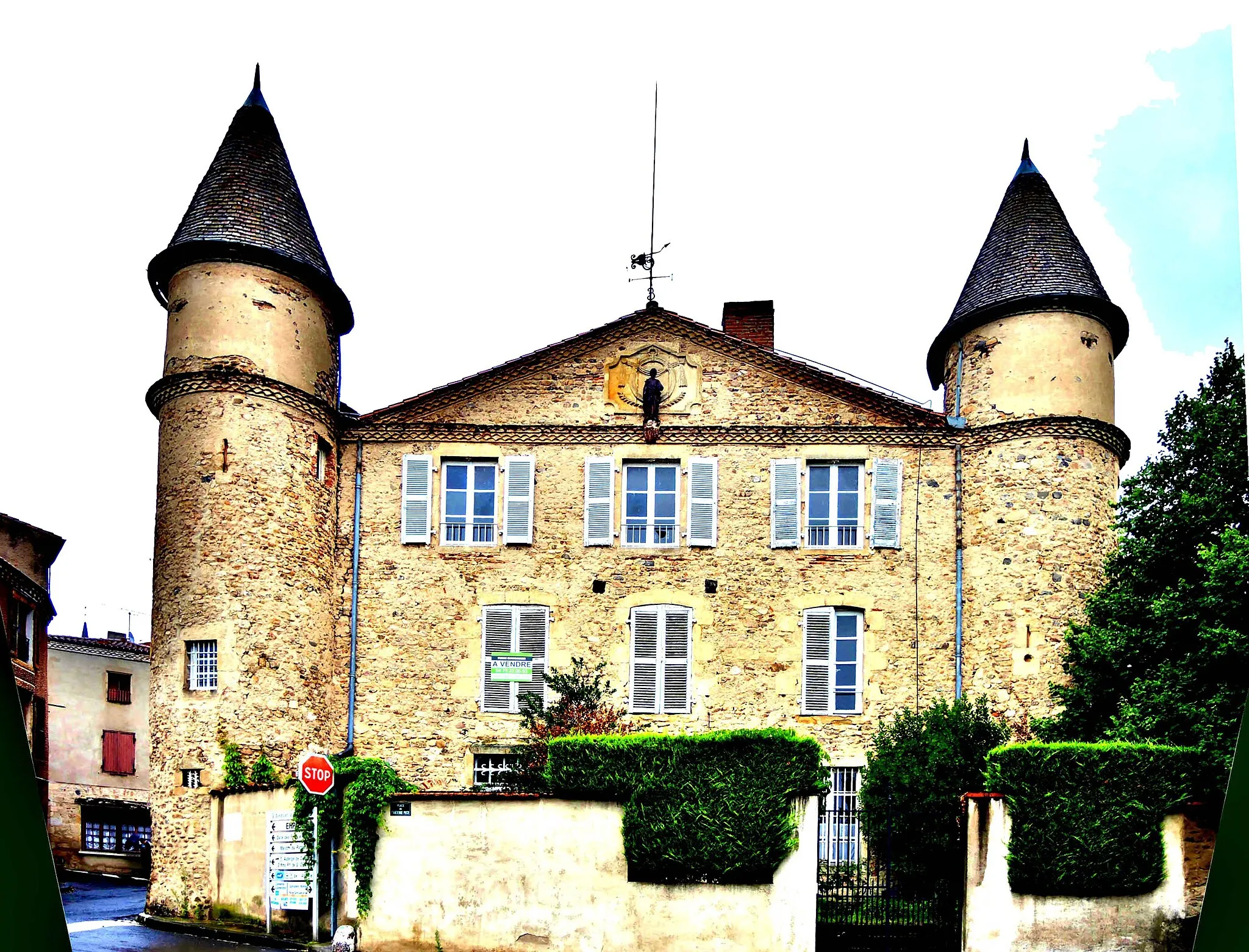 Photo showing: Façade ouest de l'ancien monastère de Sauxillanges. Puy-de-Dôme