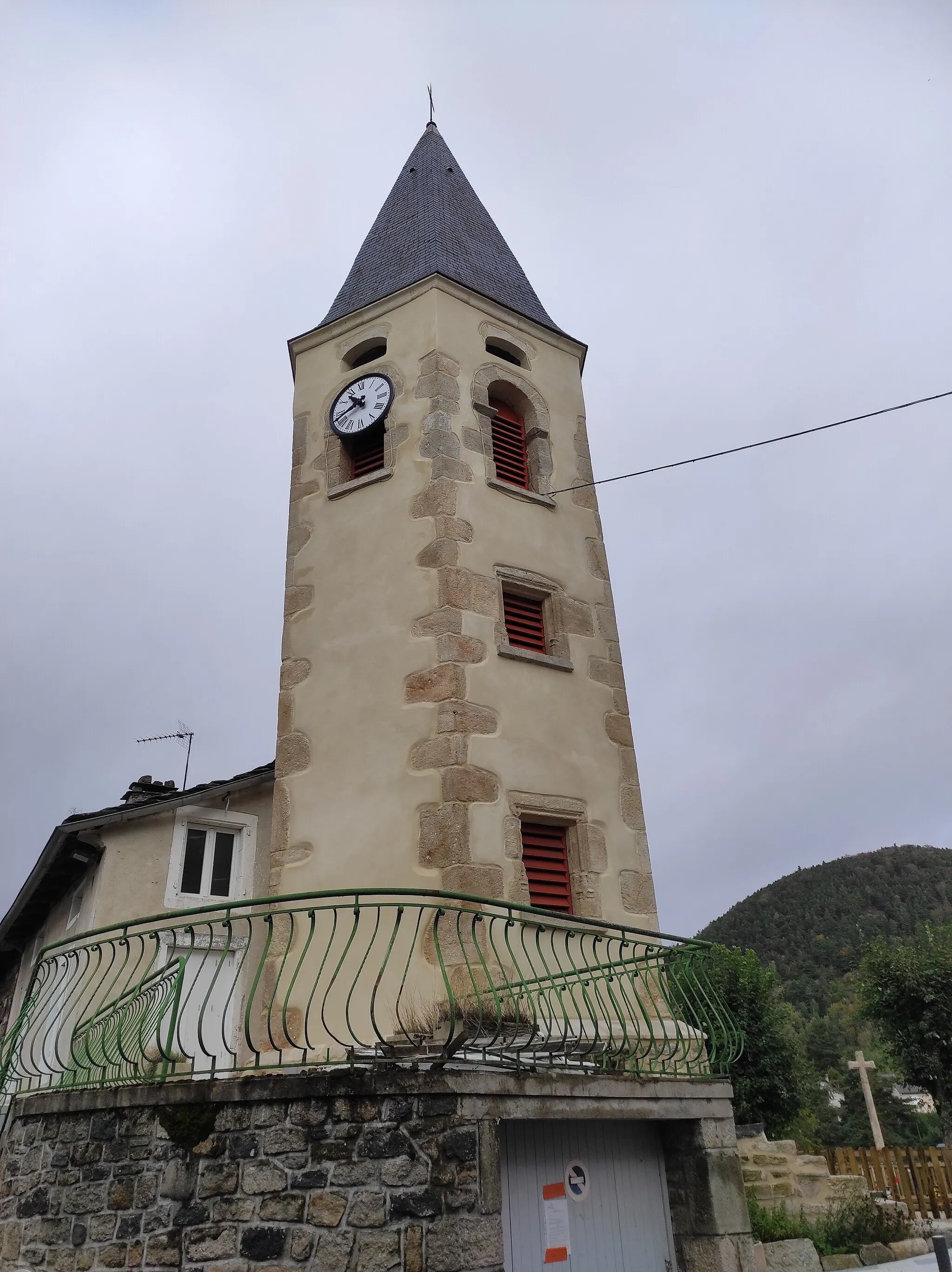 Photo showing: Tour à Saint-Hostien, en Haute-Loire.