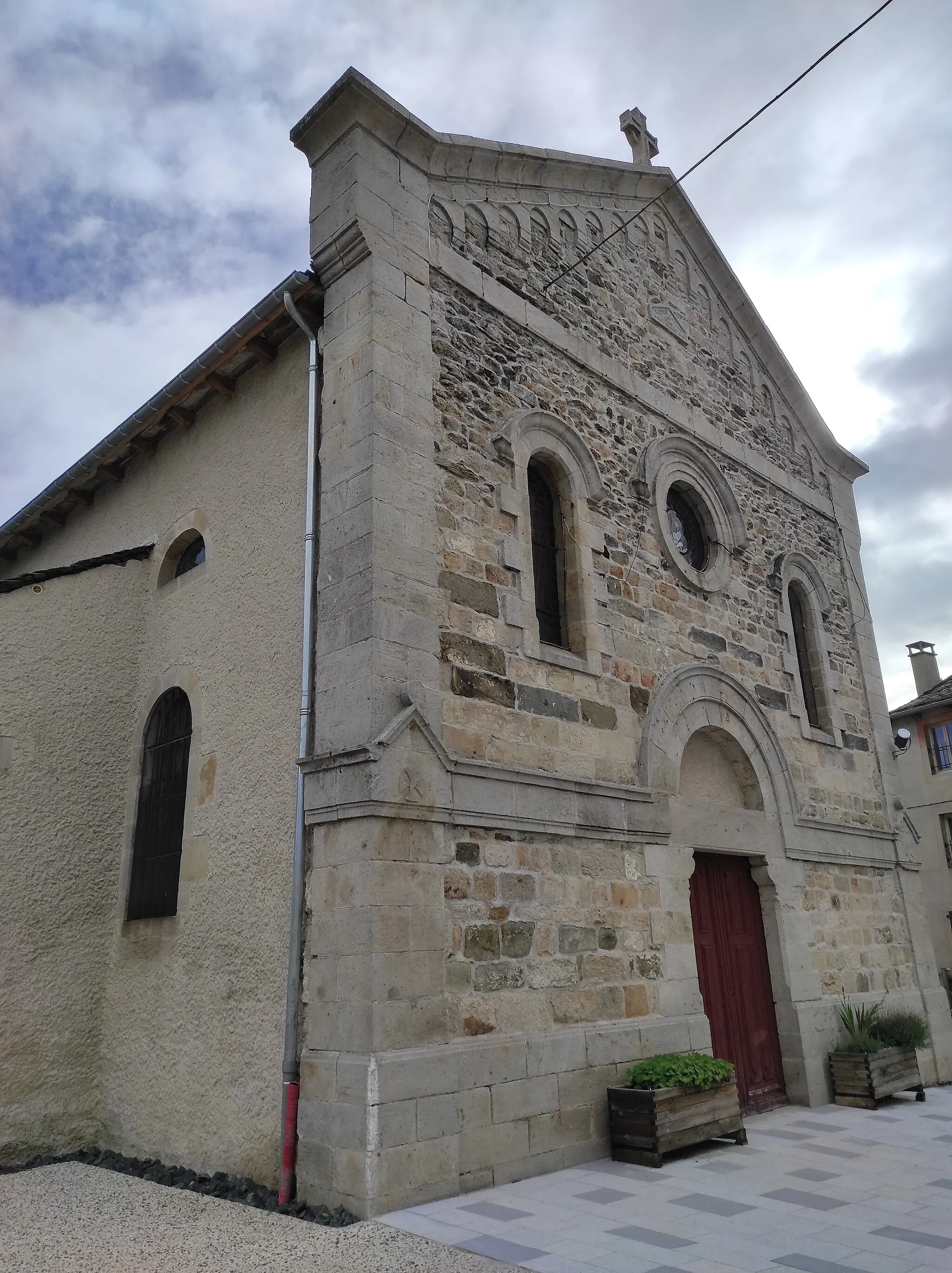 Photo showing: Église Saint-Pierre de Saint-Hostien, en Haute-Loire.