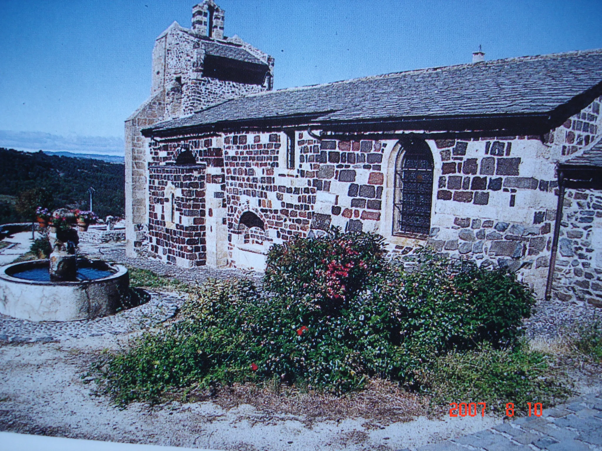 Photo showing: Le Monastier-sur-Gazeille (dép. Haute-Loire, France) : église préromane Saint-Jean-Baptiste, côté sud-est.