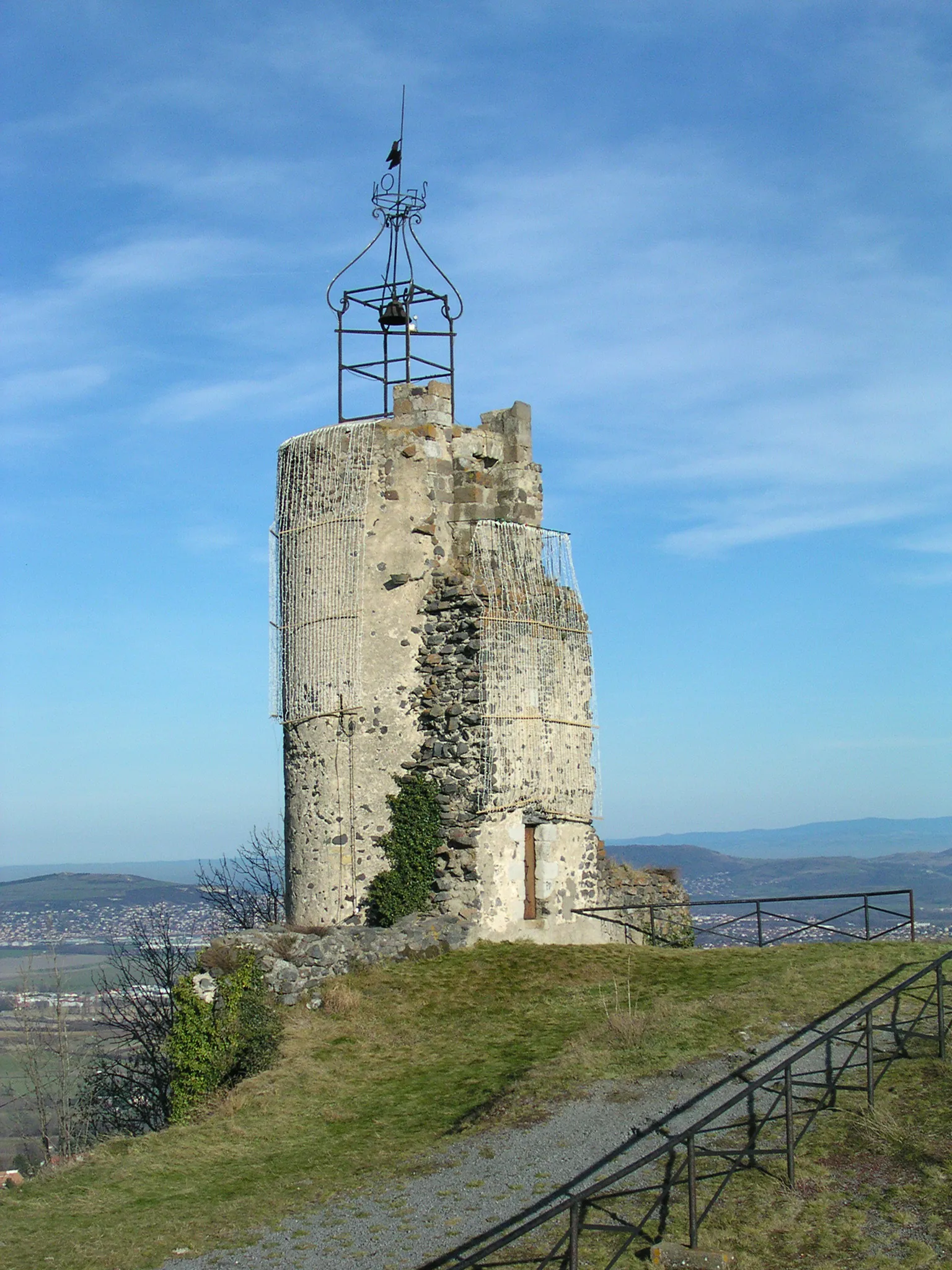 Photo showing: The clock tower Crest (Puy-de-Dôme, France).