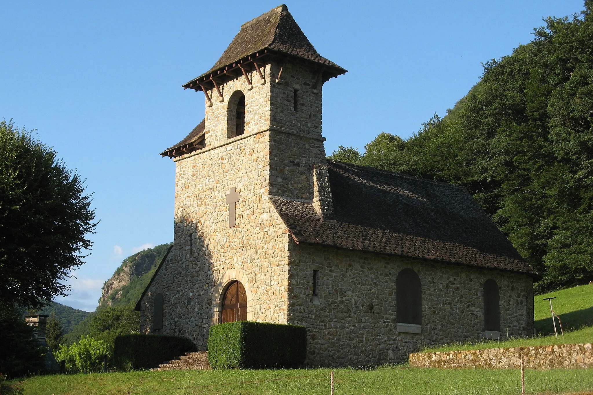 Photo showing: Chalvignac, église dans le hameau d'Aynes.