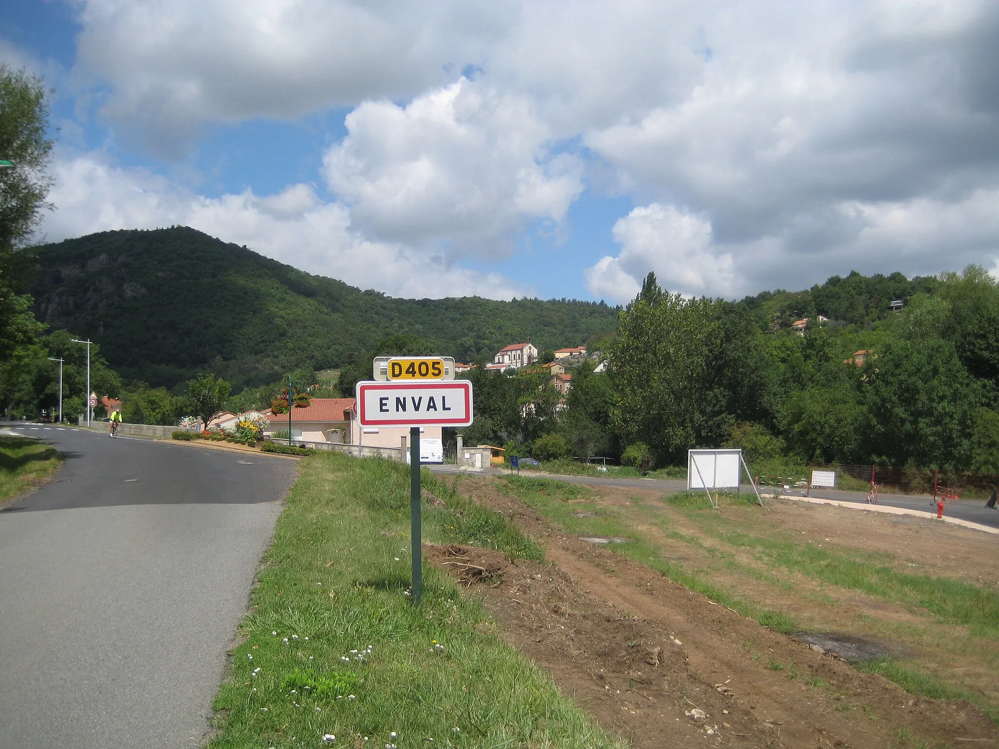 Photo showing: village d'Enval