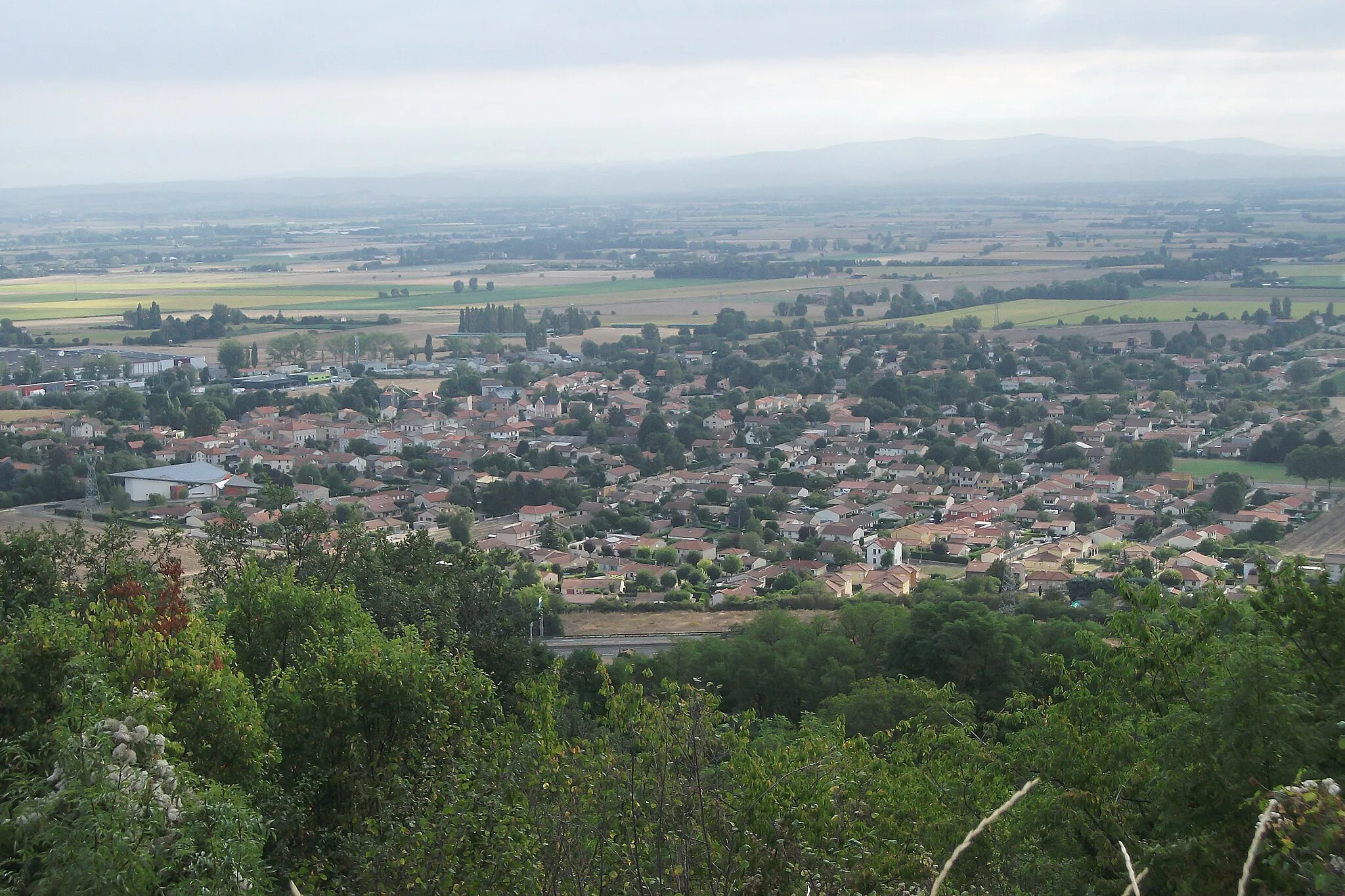 Photo showing: Ménétrol from colline de Mirabel, Auvergne-Rhône-Alpes, France. [11784]