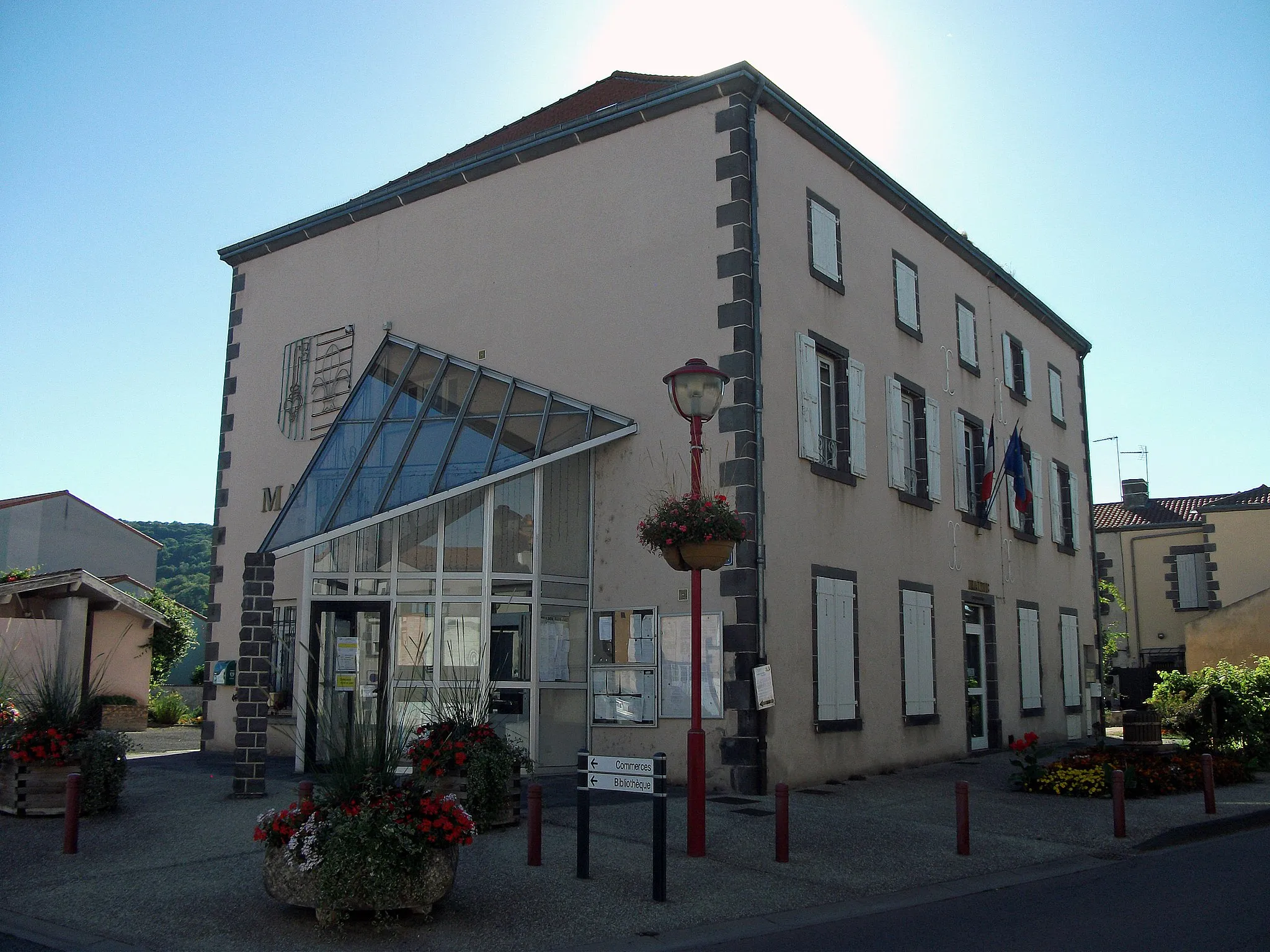 Photo showing: Town hall of Ménétrol, Puy-de-Dôme, France [11526]