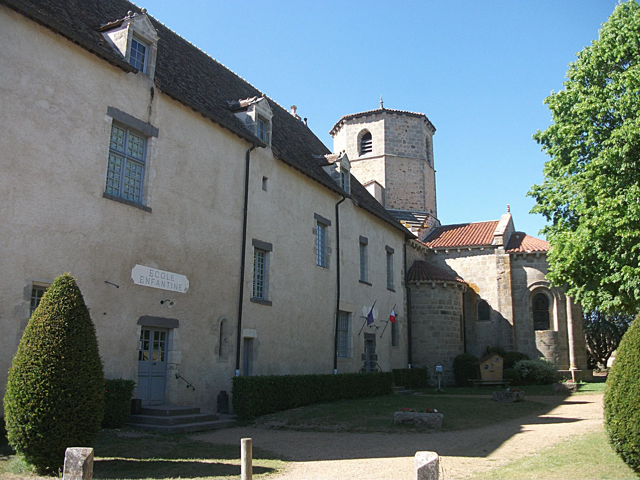 Photo showing: School, town hall and church of Saint-Hilaire-la-Croix, Puy-de-Dôme, Auvergne-Rhône-Alpes, France. [18448]