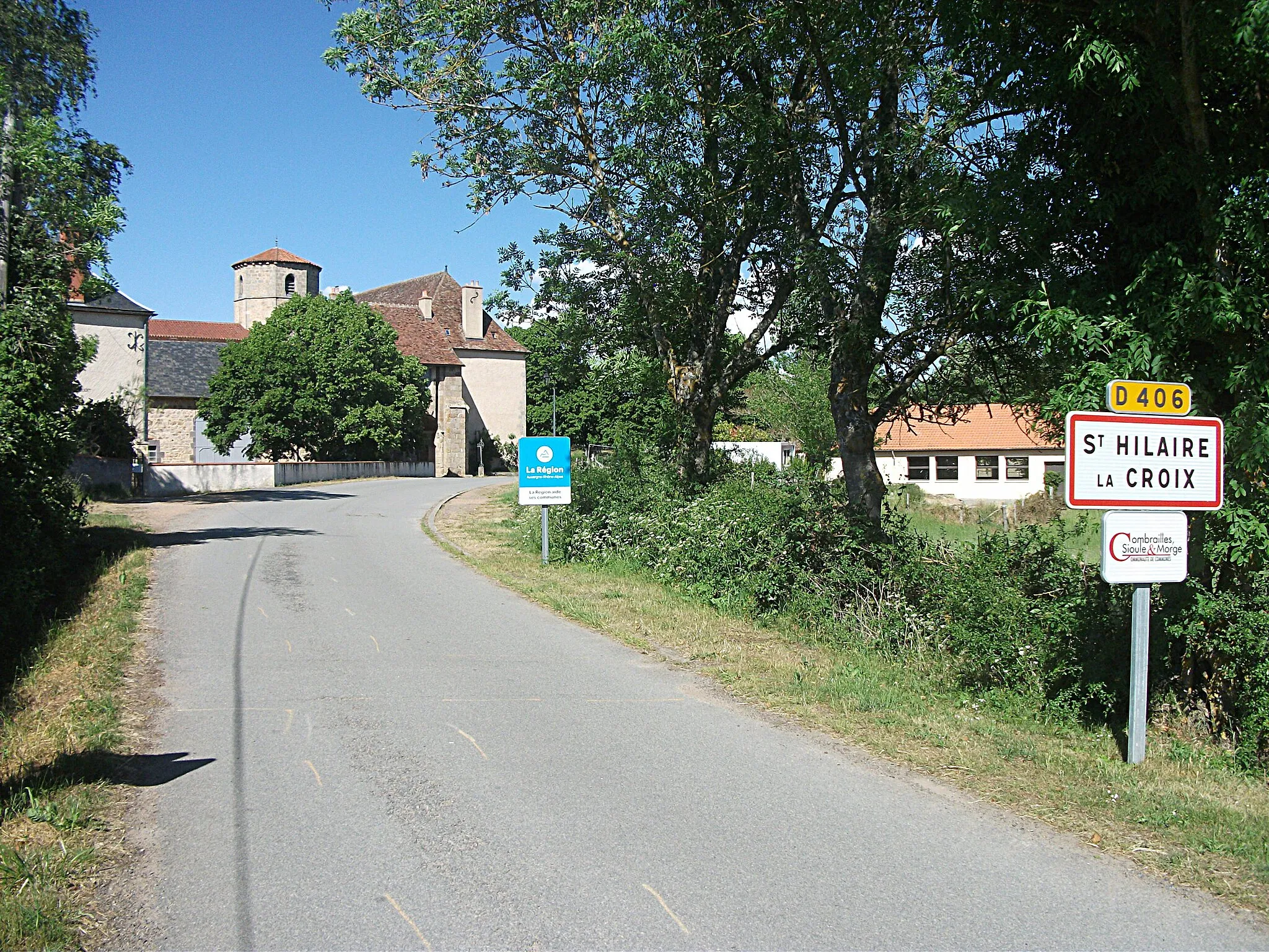 Photo showing: Entrance of Saint-Hilaire-la-Croix (Puy-de-Dôme, Auvergne-Rhône-Alpes, France) by departmental road 406 [18449]