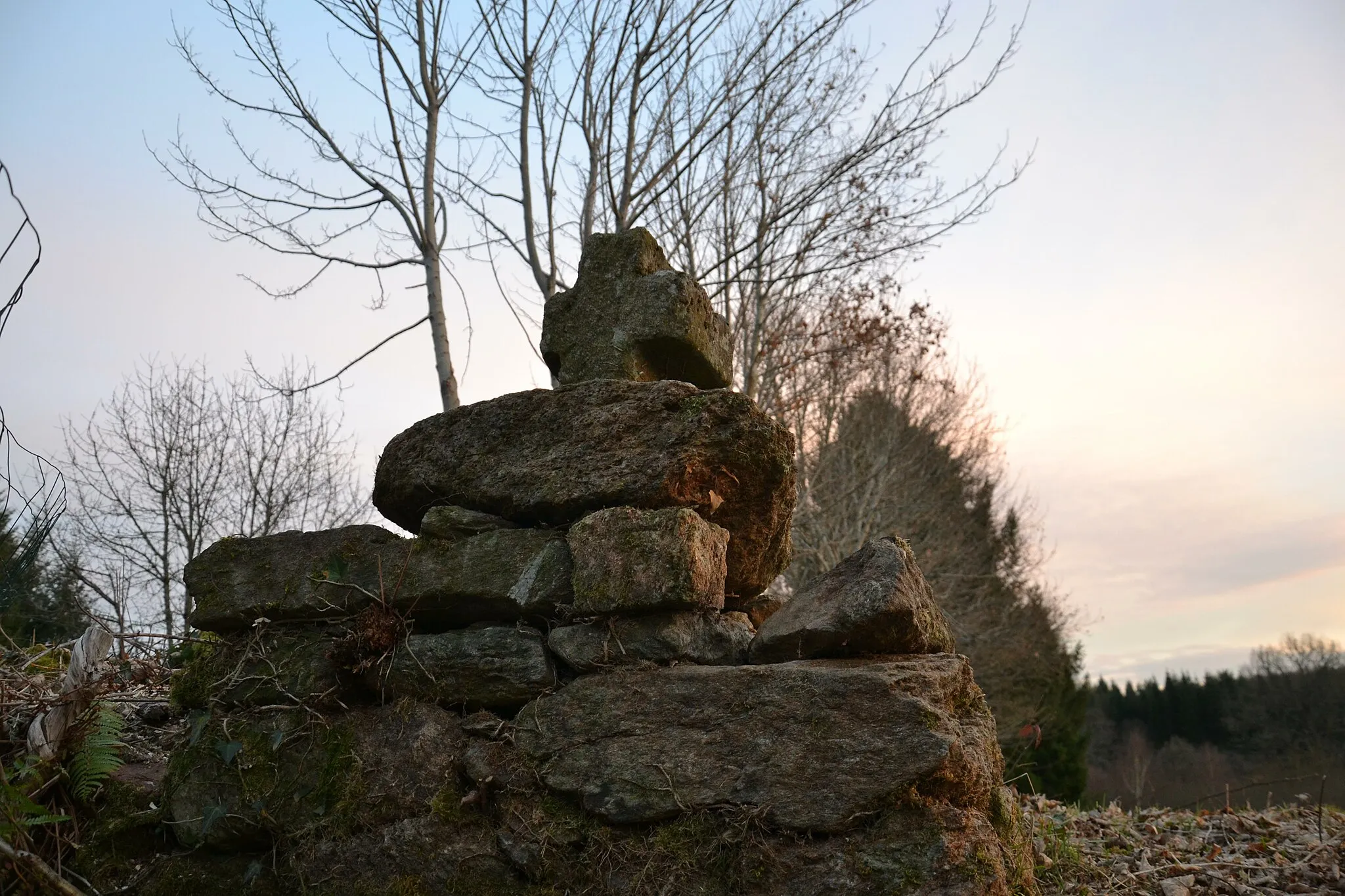 Photo showing: Croix de chemin au village de Marcouyeux