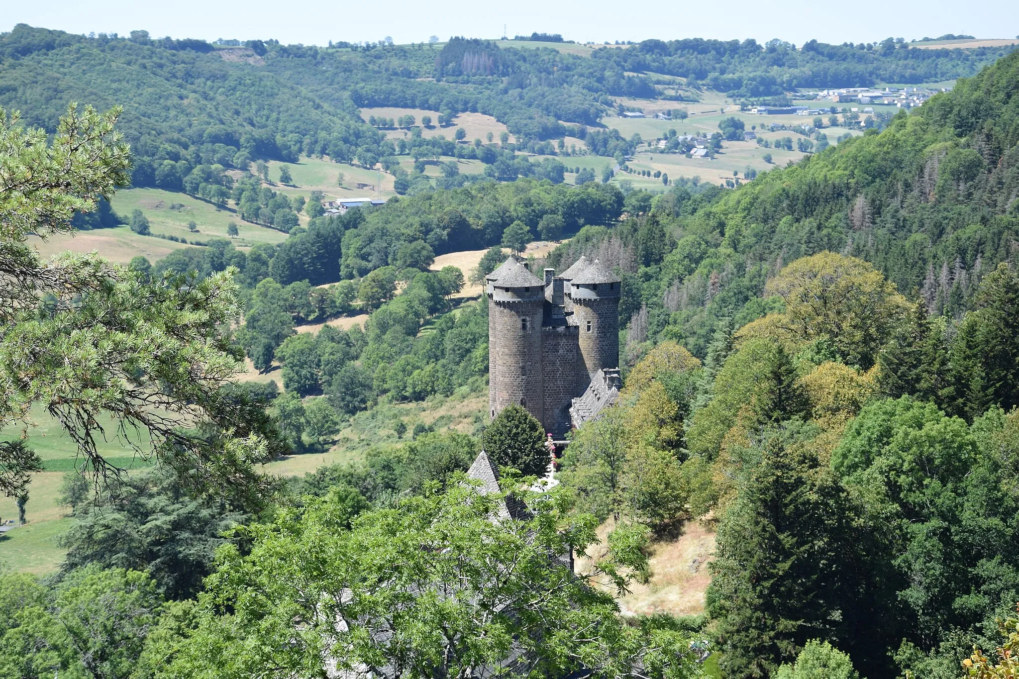 Photo showing: This building is indexed in the base Mérimée, a database of architectural heritage maintained by the French Ministry of Culture, under the reference PA00093701 .