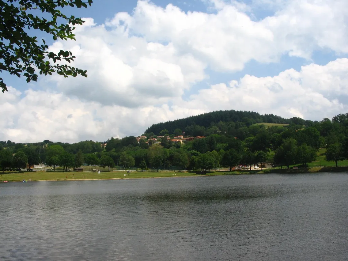 Photo showing: Base nautique de Saint-Rémy sur Durolle, Puy de Dôme.