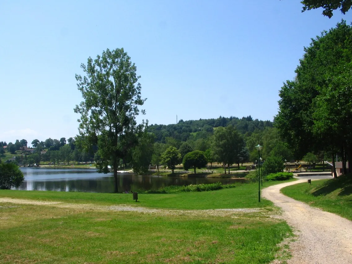 Photo showing: Base nautique de Saint-Rémy sur Durolle, Puy de Dôme.