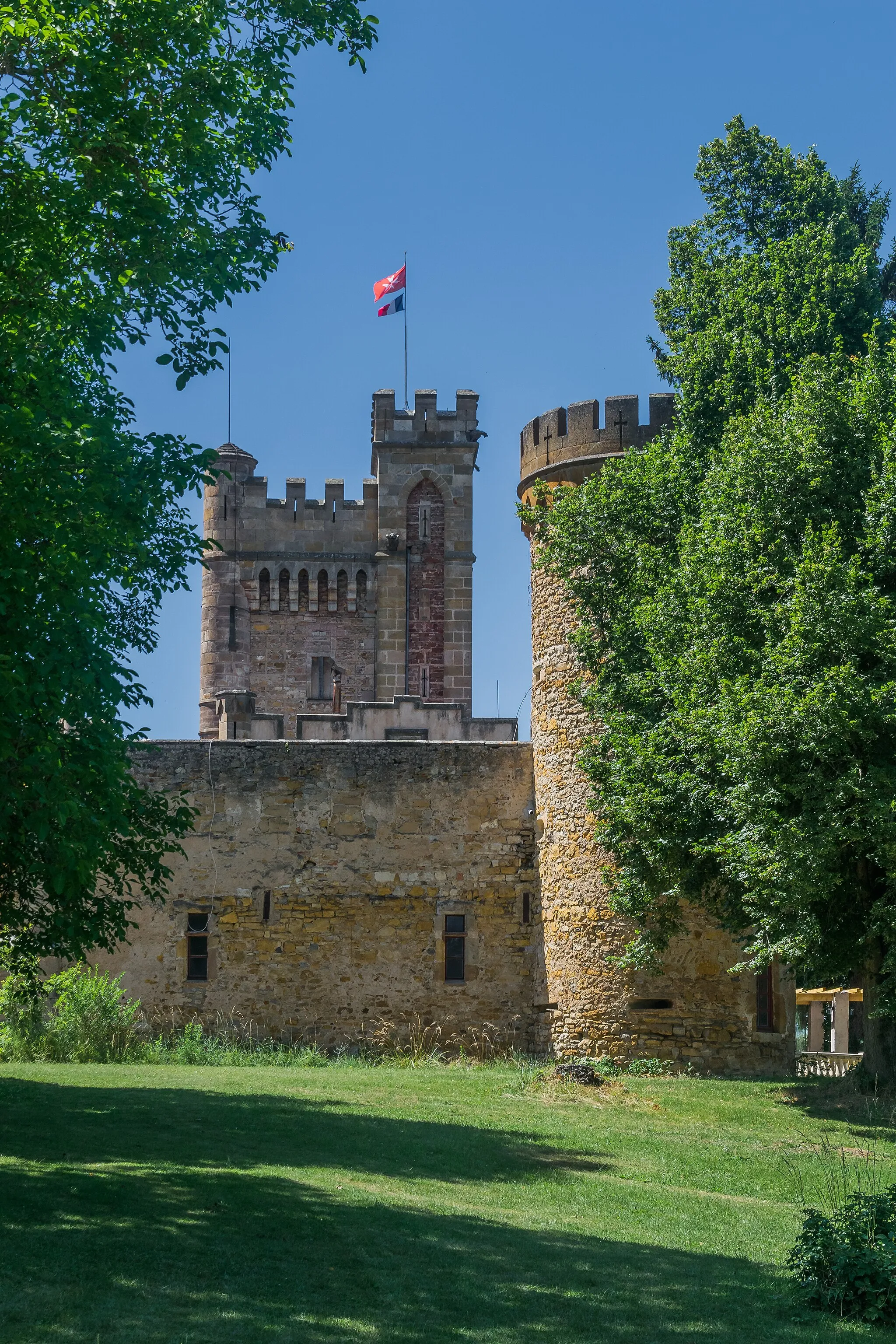 Photo showing: Château de la Grange Fort, commune des Pradeaux, Puy-de-Dôme, France