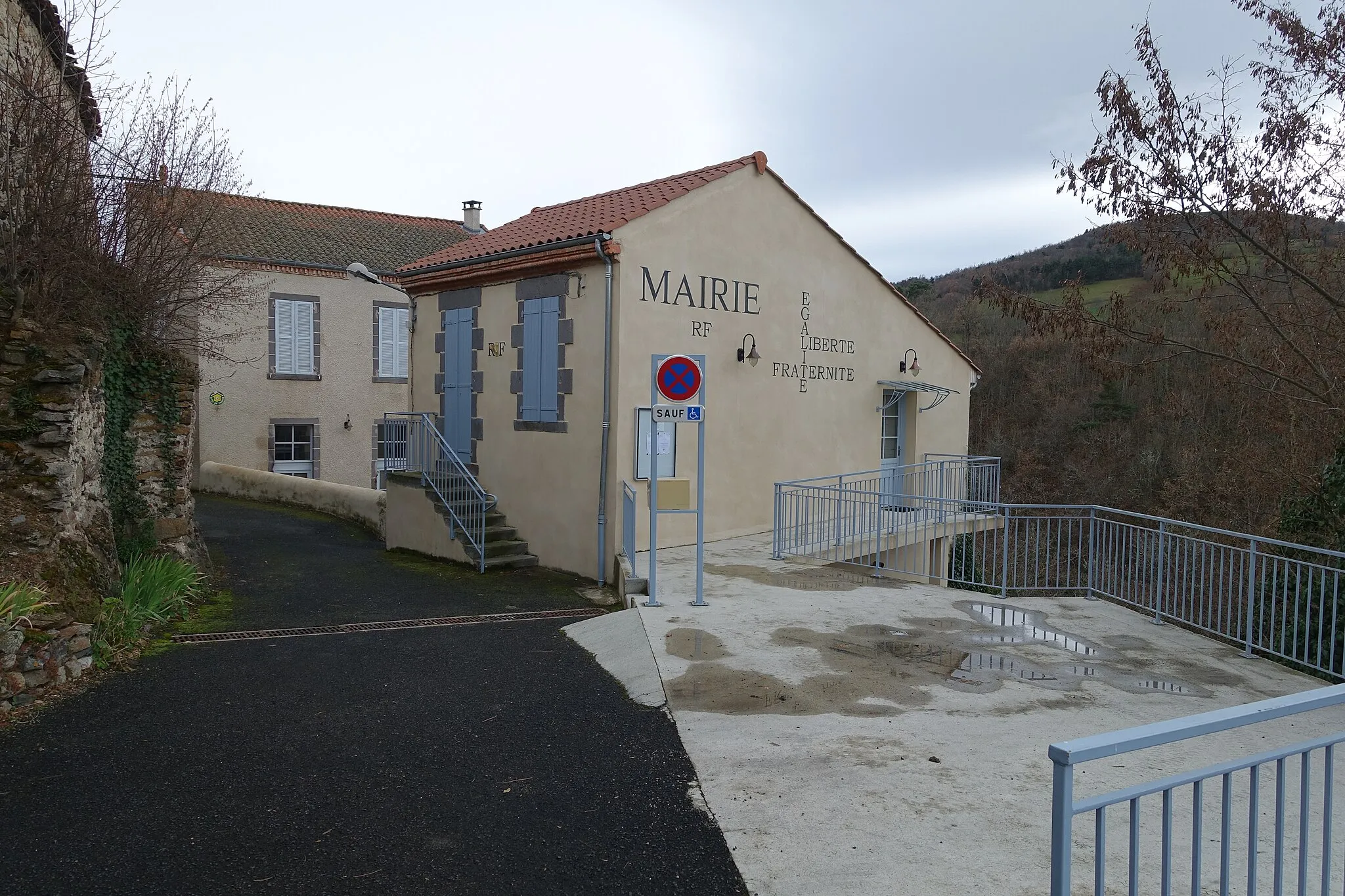 Photo showing: Mairie de Saint-Hérent