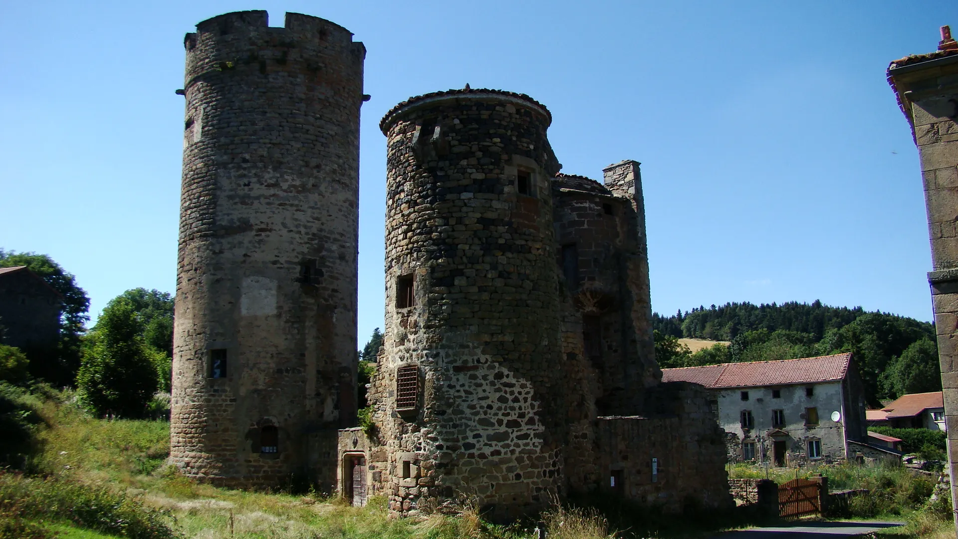 Photo showing: Ruines du château de Mercoeur  situé sur les hauteurs de Saint-Privat-d'Allier