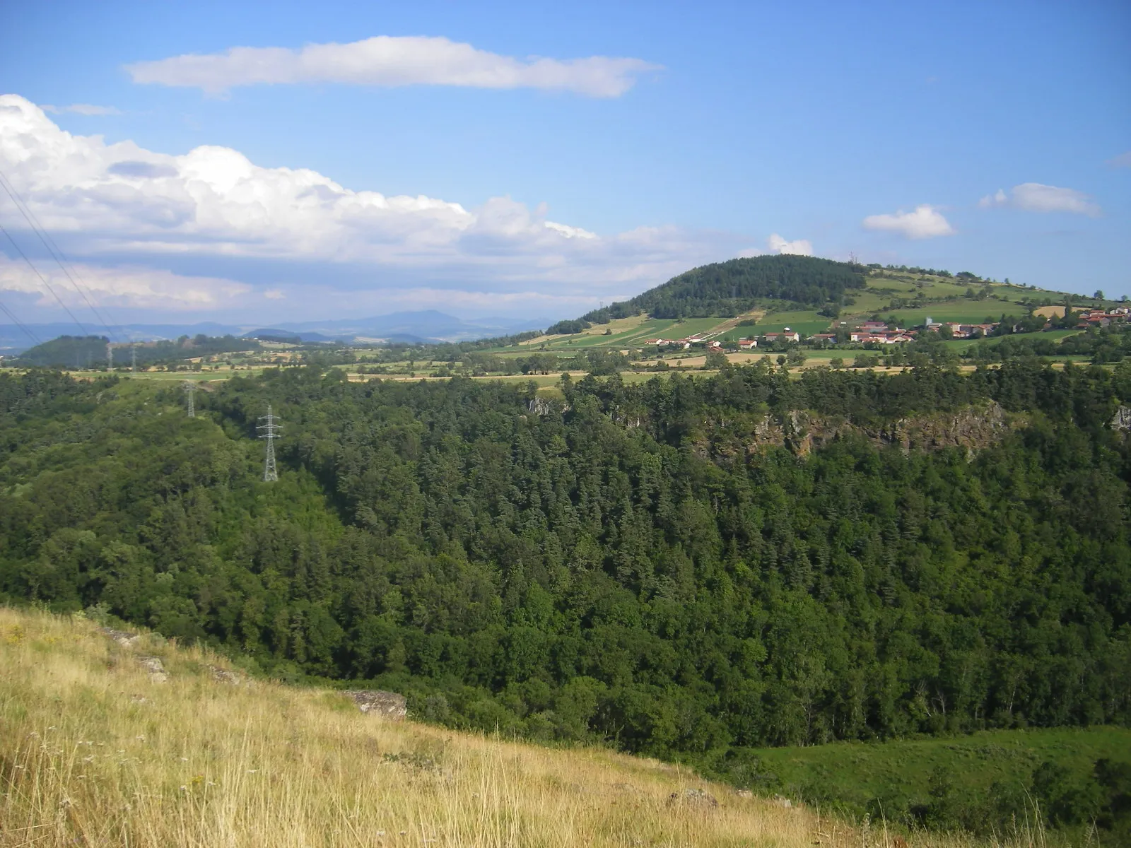 Photo showing: Landscape near Cordes (commune Bains)