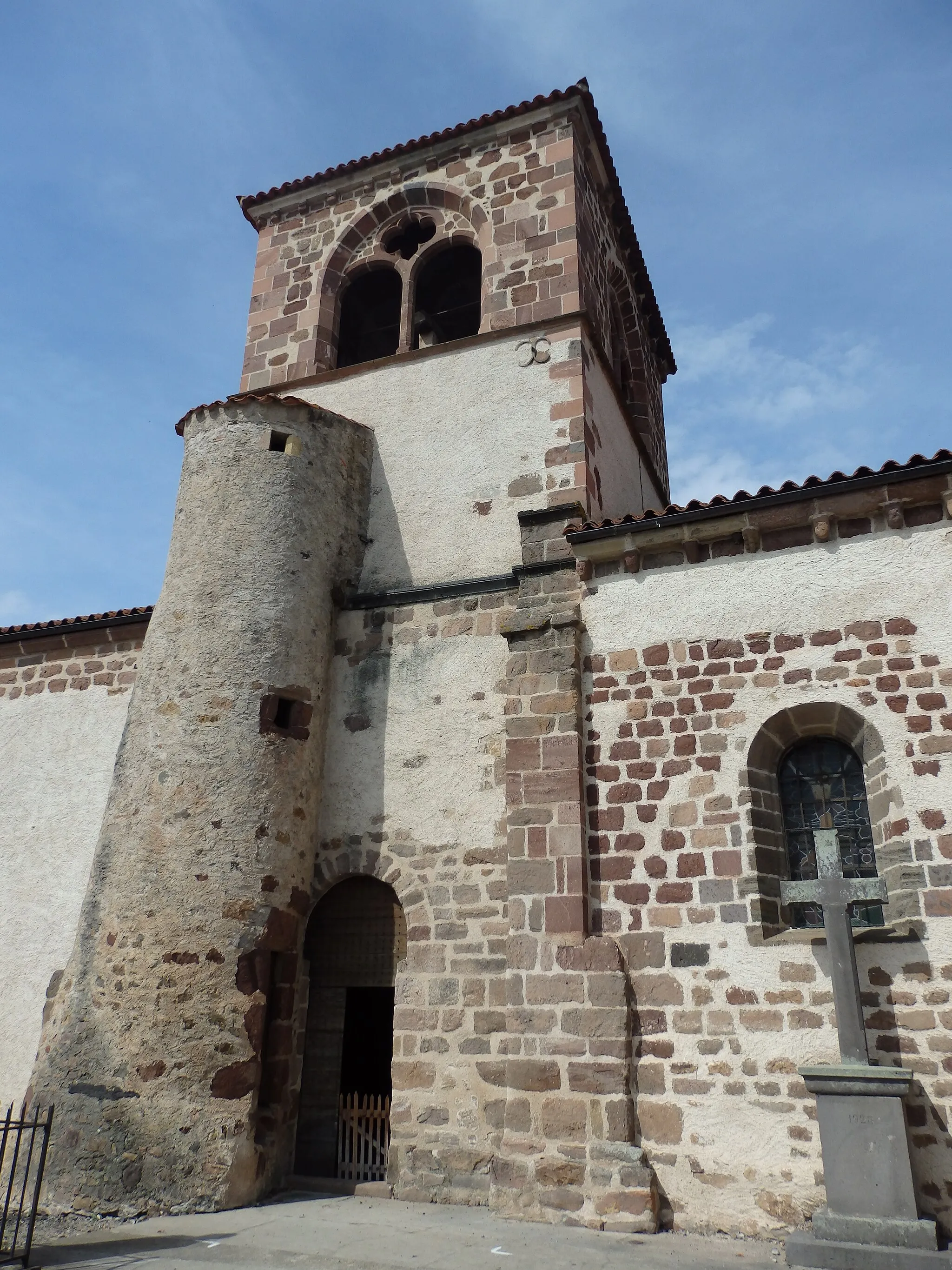 Photo showing: This building is indexed in the base Mérimée, a database of architectural heritage maintained by the French Ministry of Culture, under the reference PA00092589 .