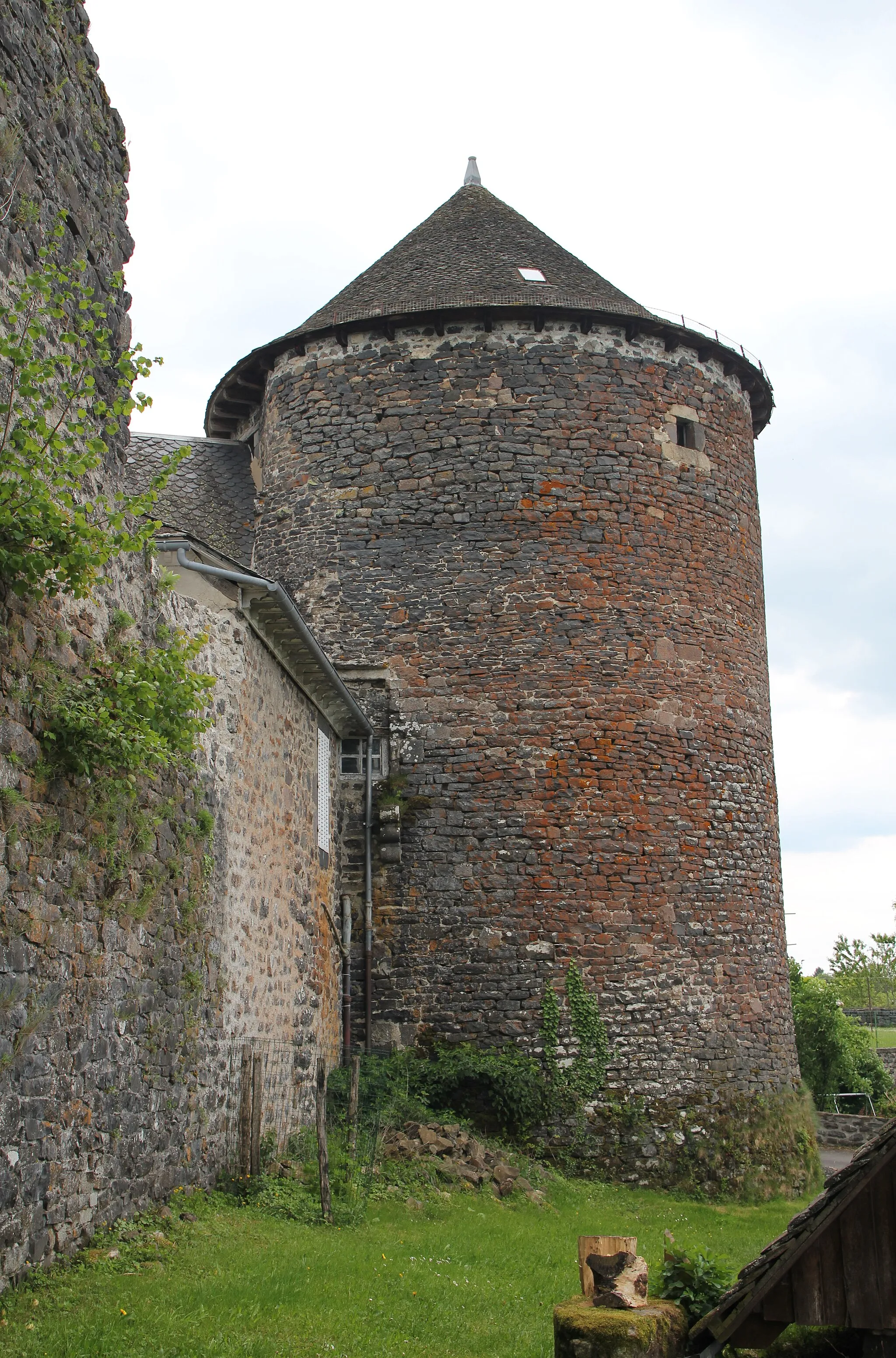 Photo showing: Escorailles, clocher-peigne