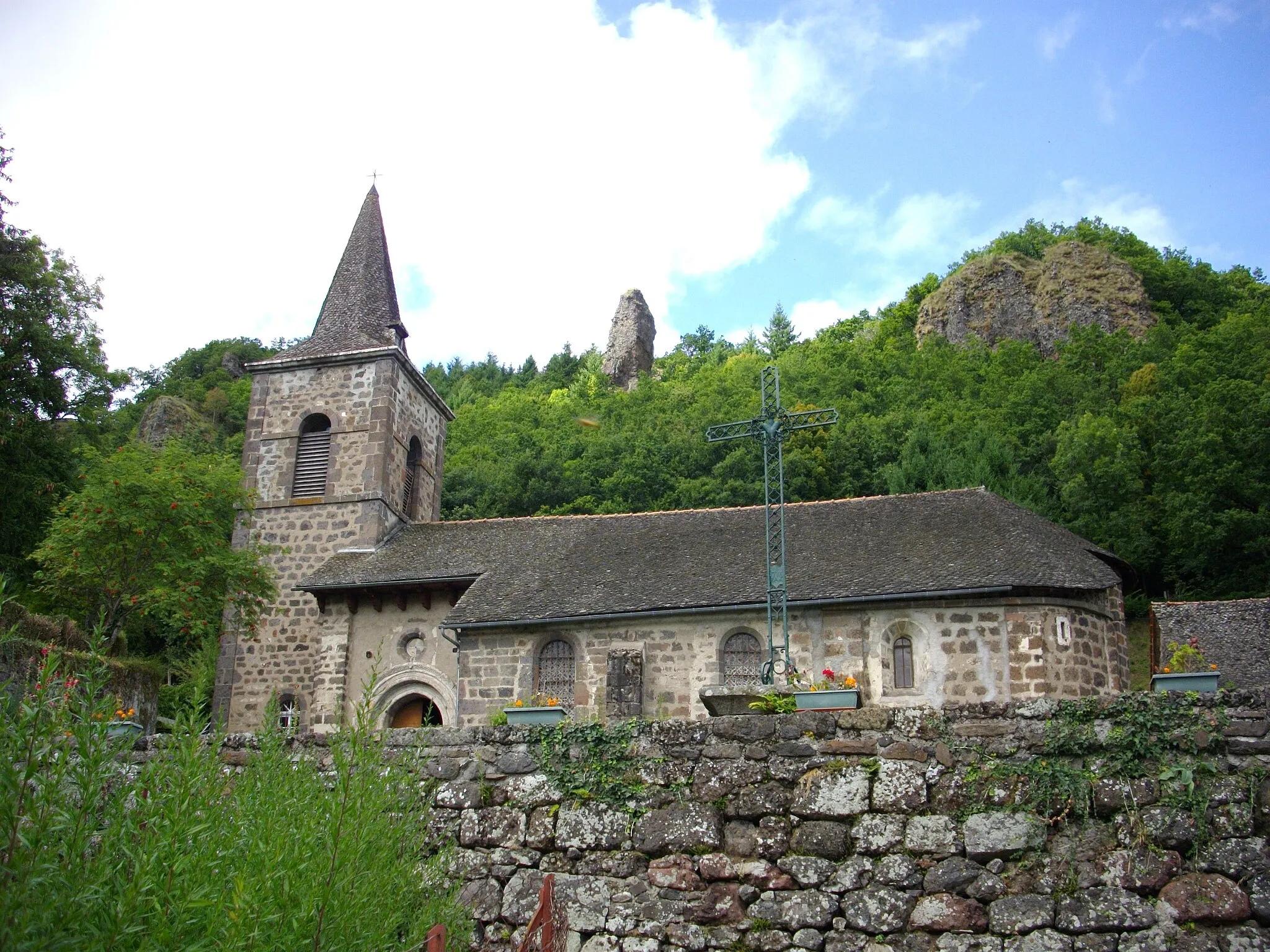 Photo showing: Saint-Pardoux church in Laroquevieille (Cantal, France)