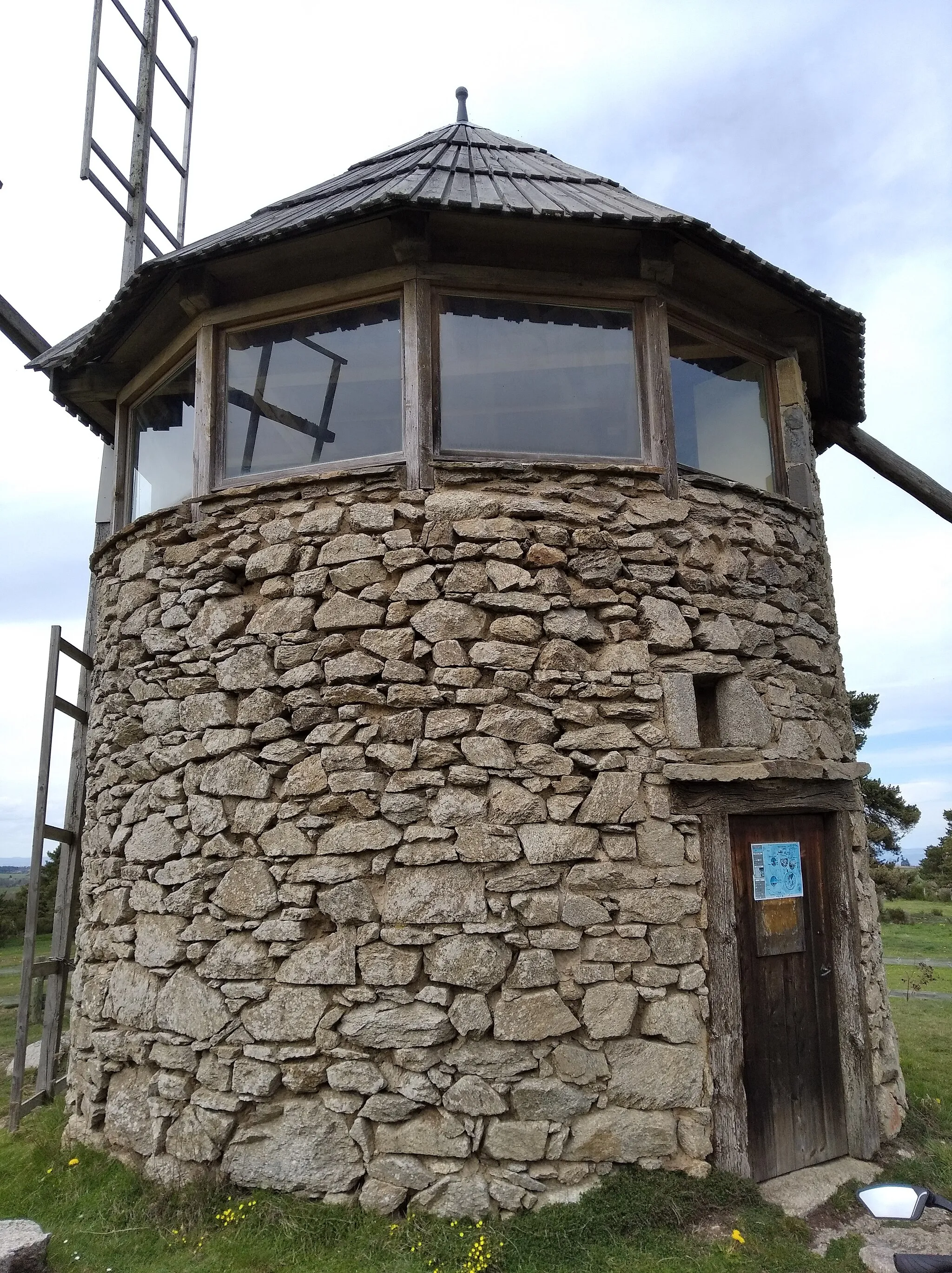 Photo showing: Moulin panoramique d'Ally.