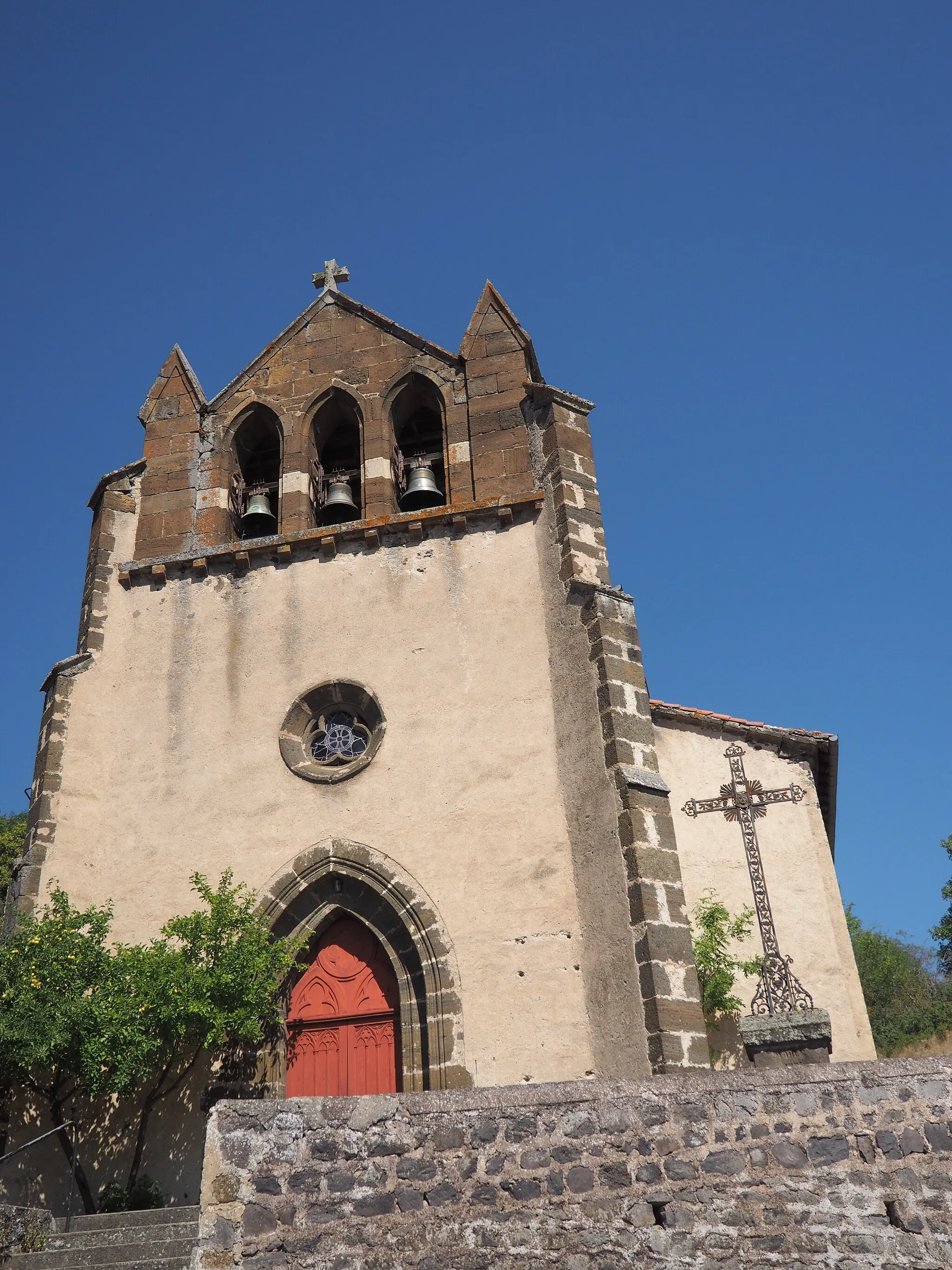 Photo showing: Eglise de l'exaltation dela Sainte Croix à Ceyssac (Haute Loire) - Vue générale extérieure