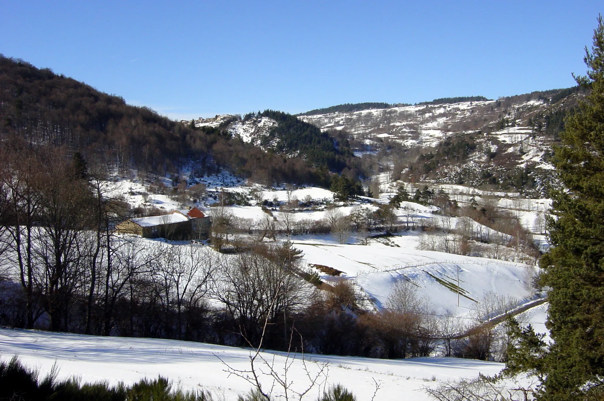 Photo showing: en Haute-Loire, Village de Croisances sous la neige