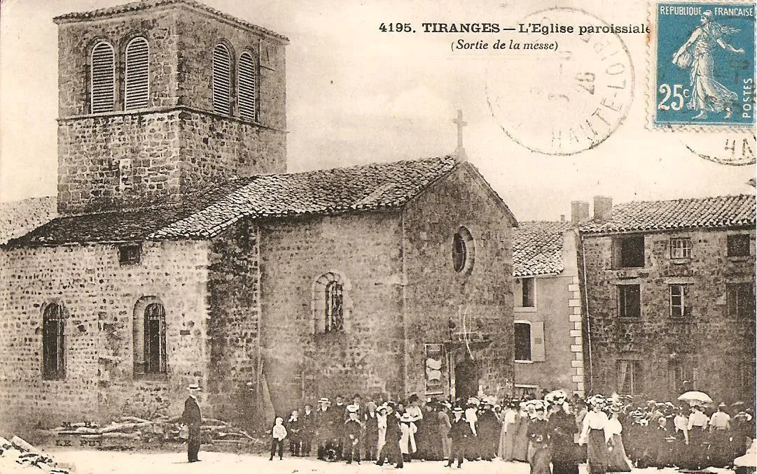 Photo showing: Sortie de la messe à Tiranges vers 1905-1910.