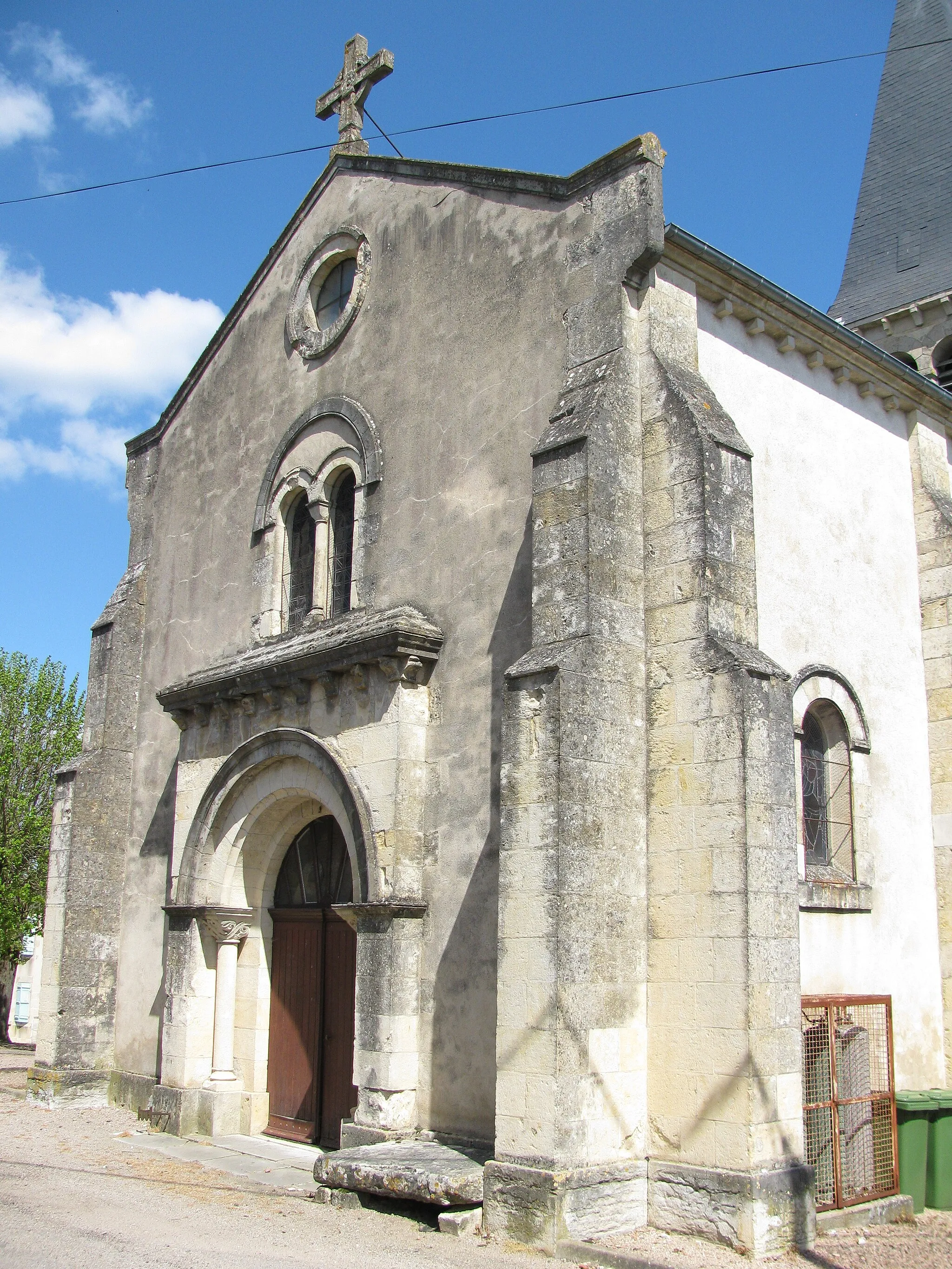Photo showing: Église Saint-Aignan de Luthenay-Uxeloup, Nièvre, France