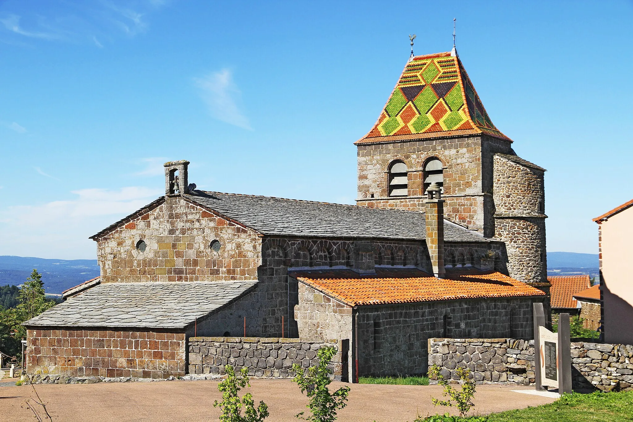 Photo showing: Église Saint-Jean-Baptiste de Saint-Jean-Lachalm