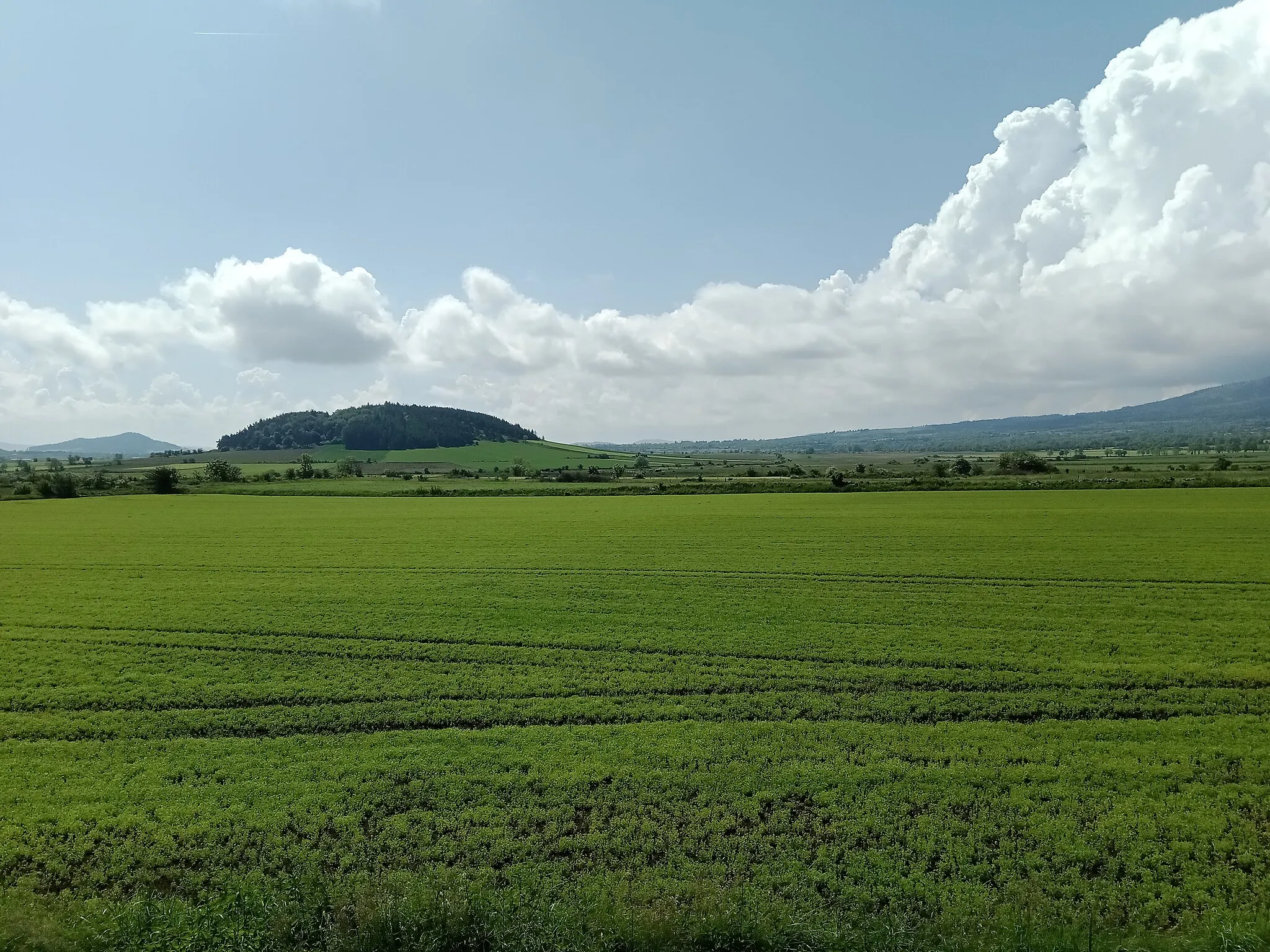 Photo showing: La Garde de Naves vu depuis Bains, Haute-Loire, France