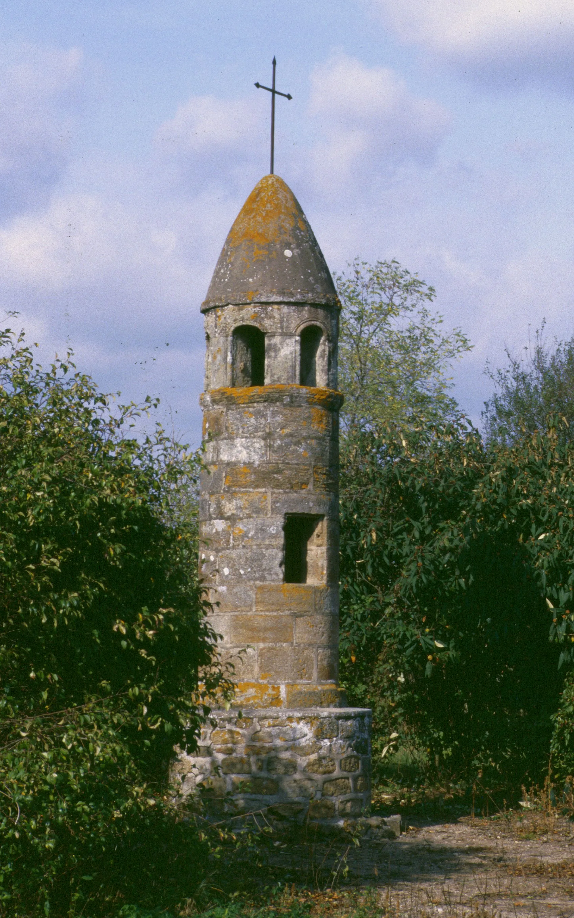 Photo showing: Totenleuchte bei Culhat