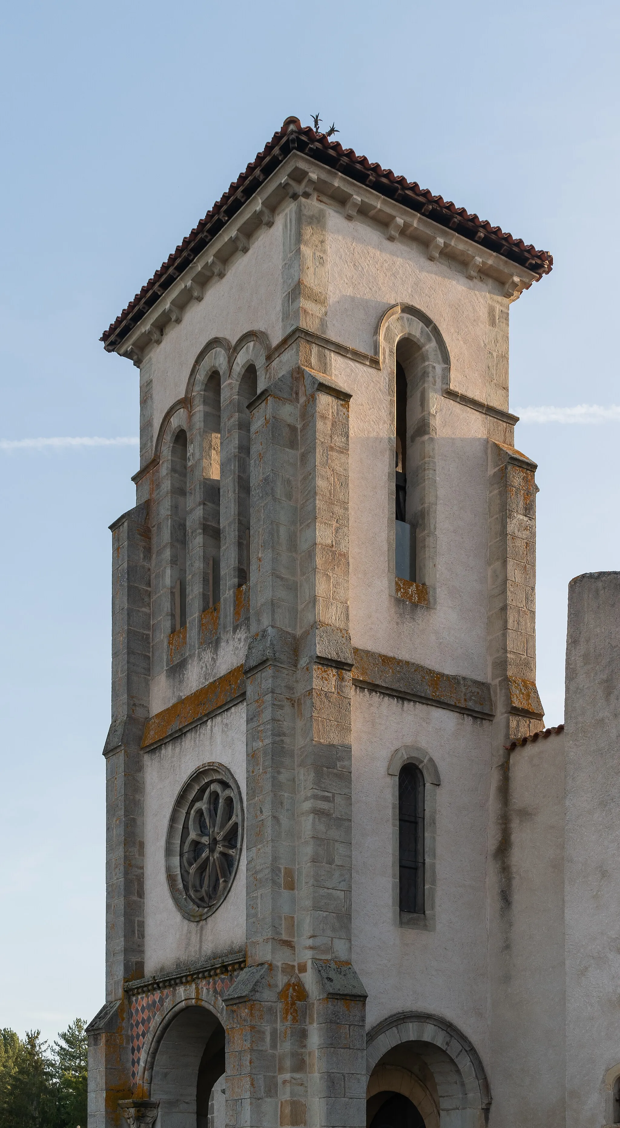 Photo showing: Bell tower of the Saints Agricola and Vitalis church in Bulhon, Puy-de-Dôme, France