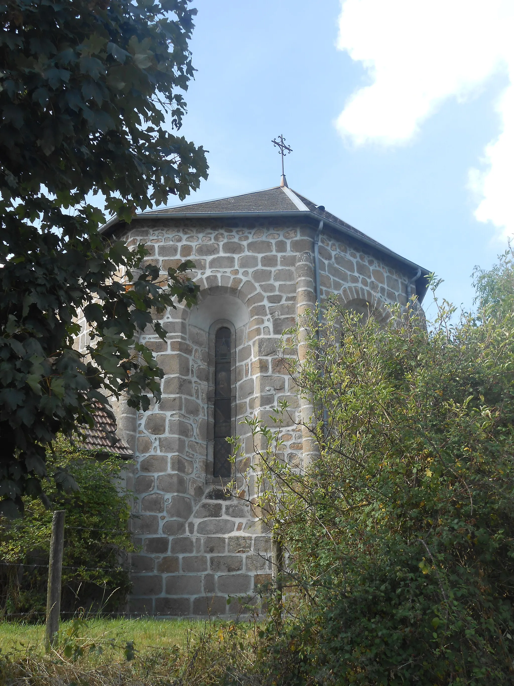 Photo showing: Chevet de l'église romane de Buxières-sous-Montaigut.