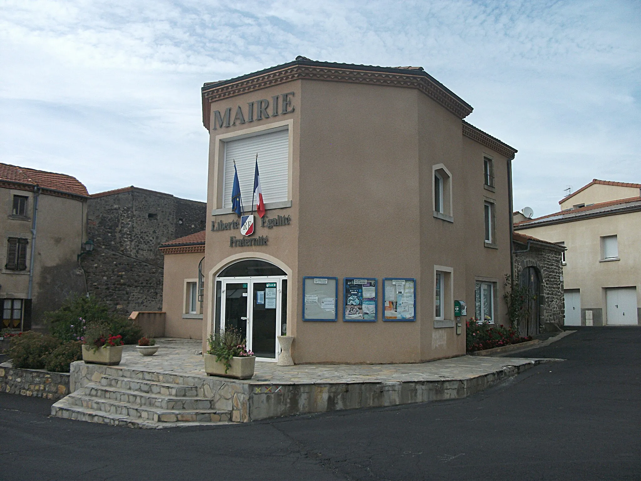 Photo showing: Town hall of Pardines, Puy-de-Dôme, Auvergne-Rhône-Alpes, France. [18960]