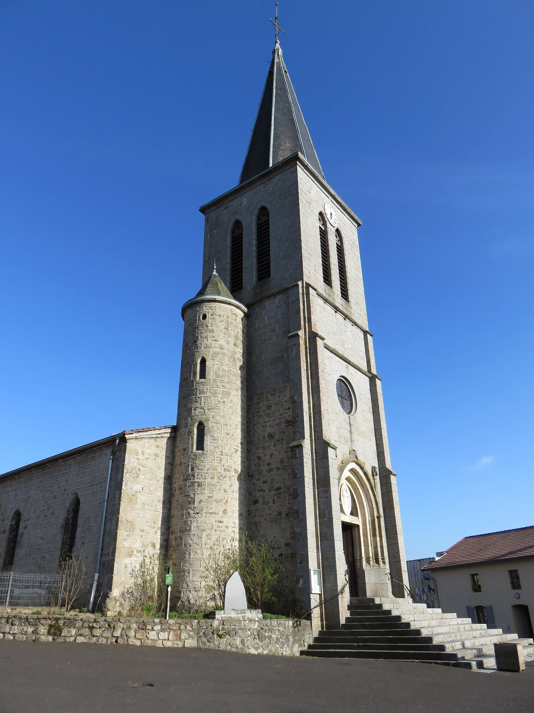 Photo showing: Église Saint-Hippolyte d'Églisolles (Puy-de-Dôme, France).