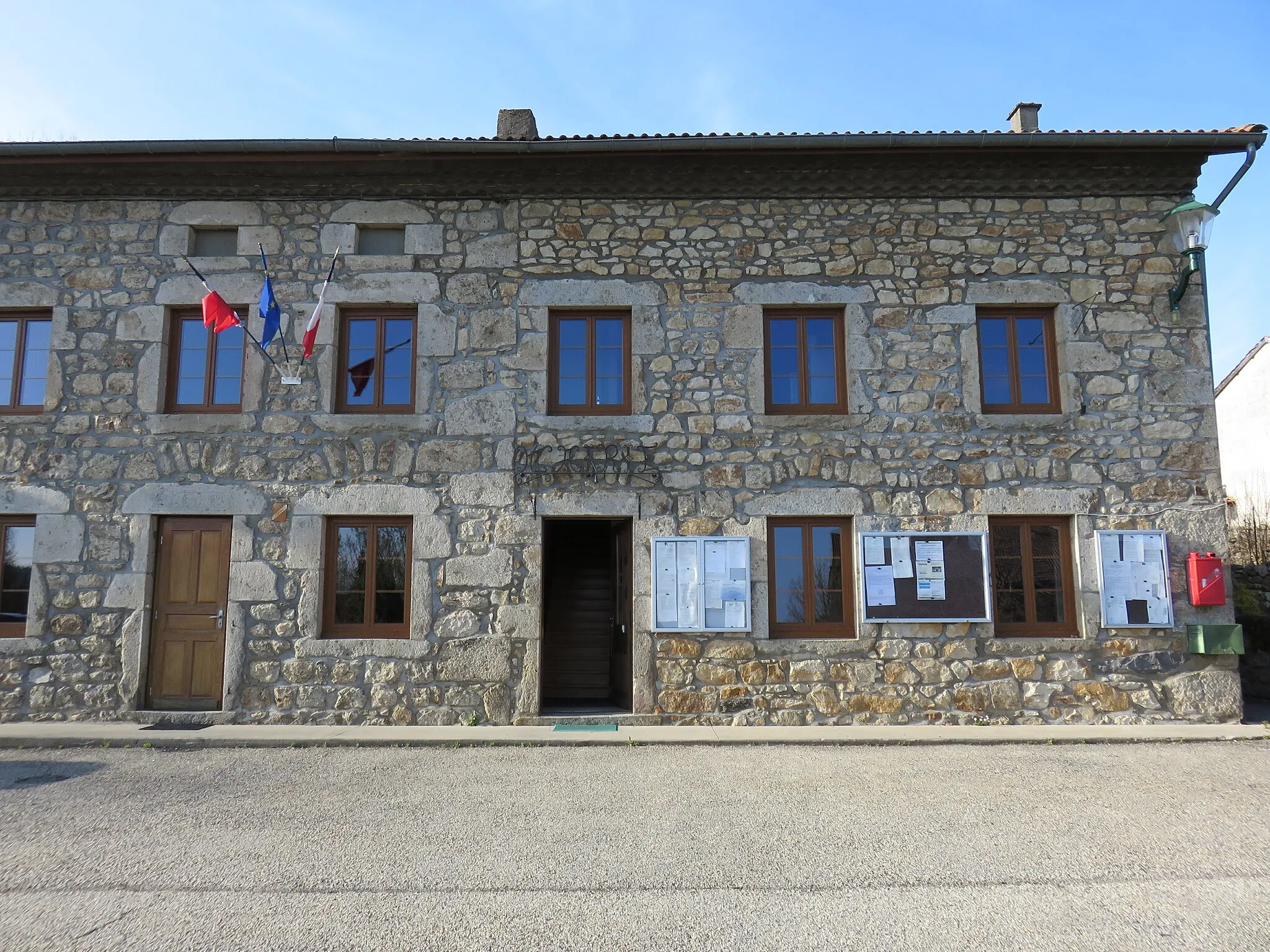 Photo showing: Mairie d'Églisolles (Puy-de-Dôme, France).