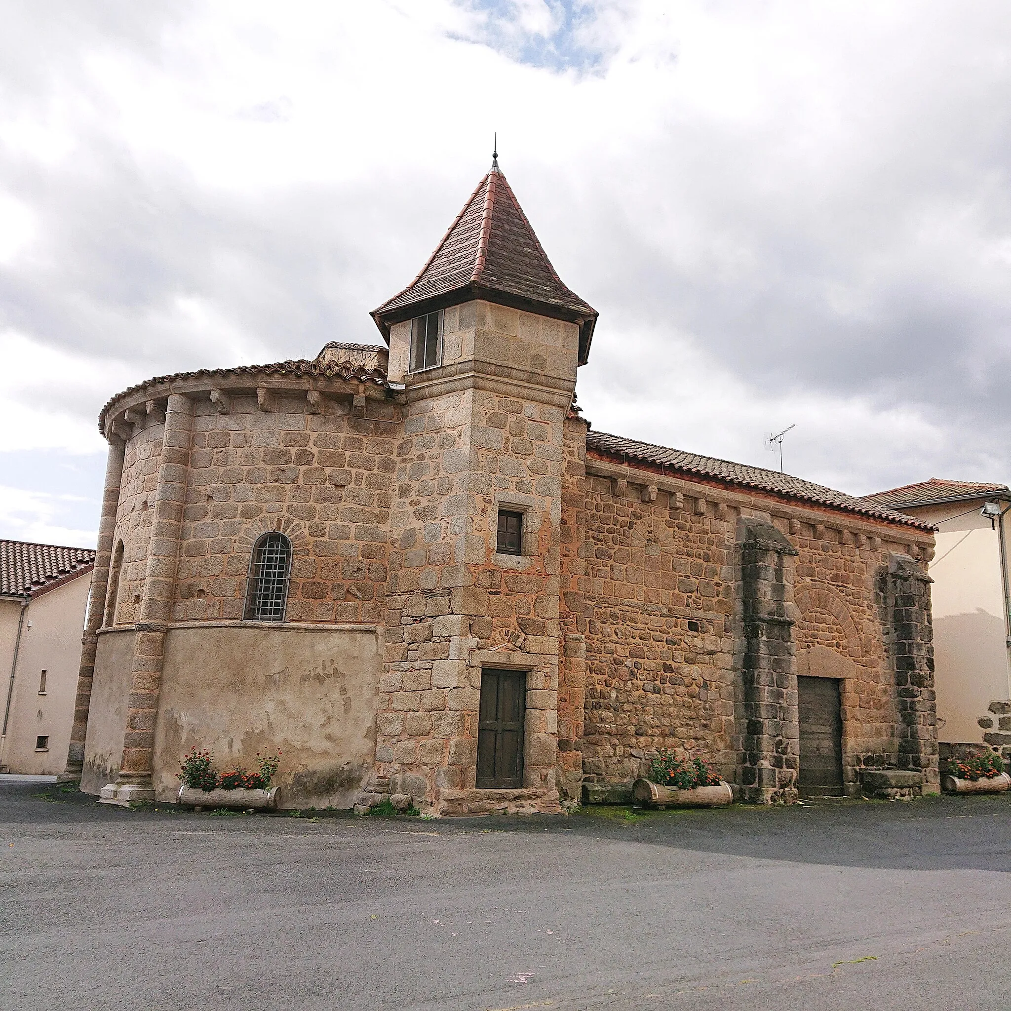 Photo showing: This building is indexed in the base Mérimée, a database of architectural heritage maintained by the French Ministry of Culture, under the reference PA00092173 .