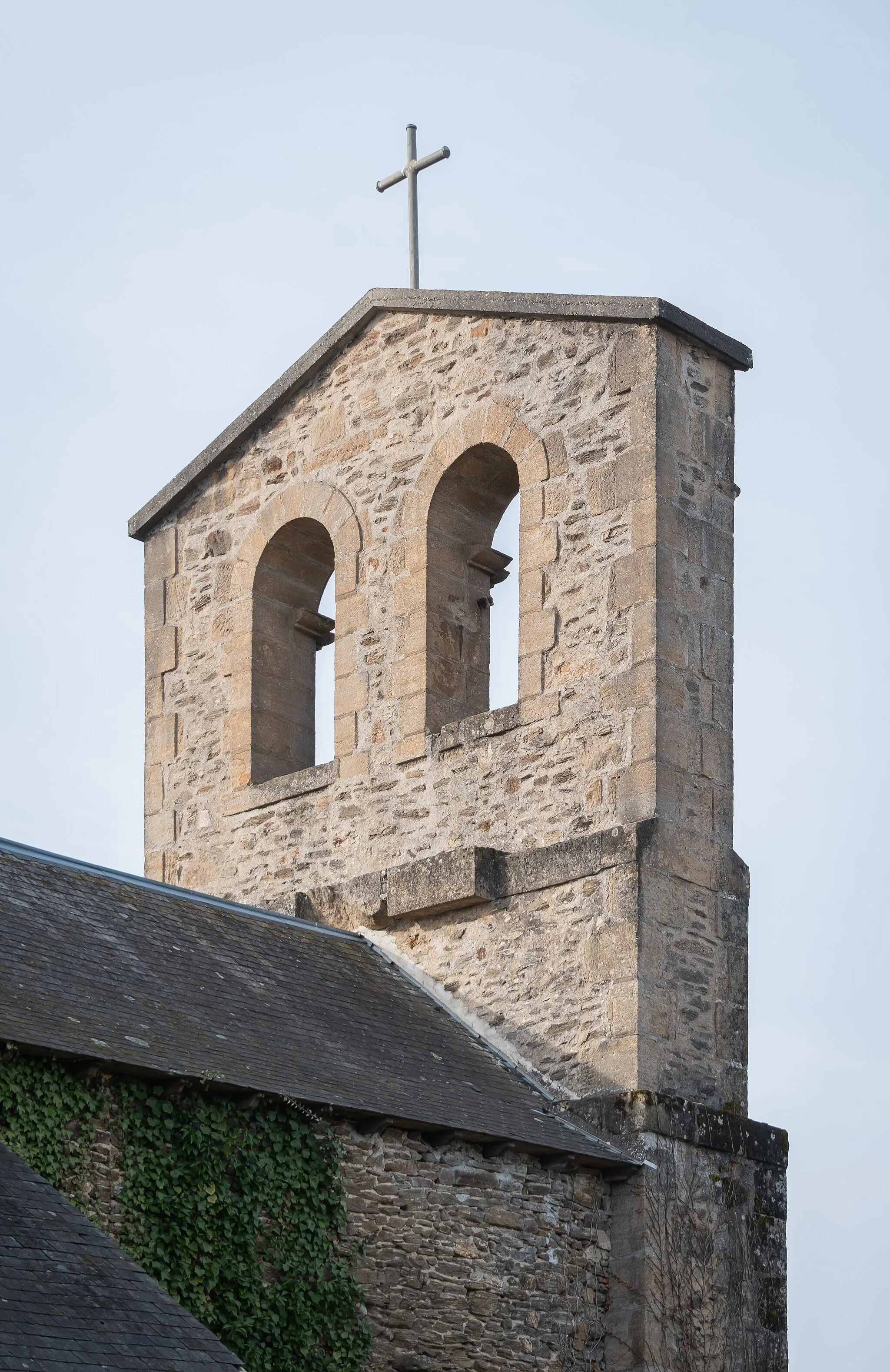 Photo showing: Bell tower of the Saint Mary church in Labathude, Lot, France