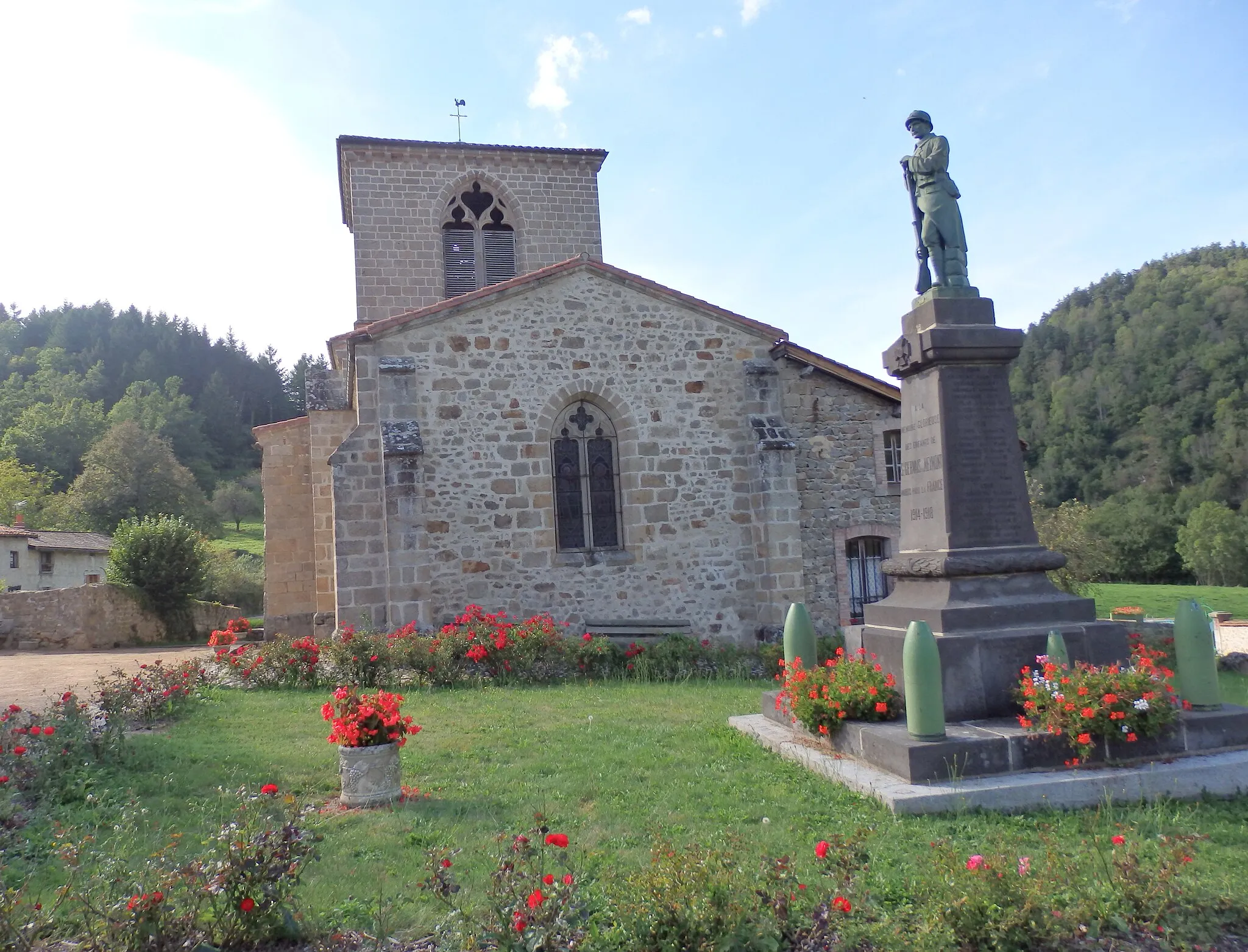 Photo showing: This building is indexed in the base Mérimée, a database of architectural heritage maintained by the French Ministry of Culture, under the reference PA00092359 .