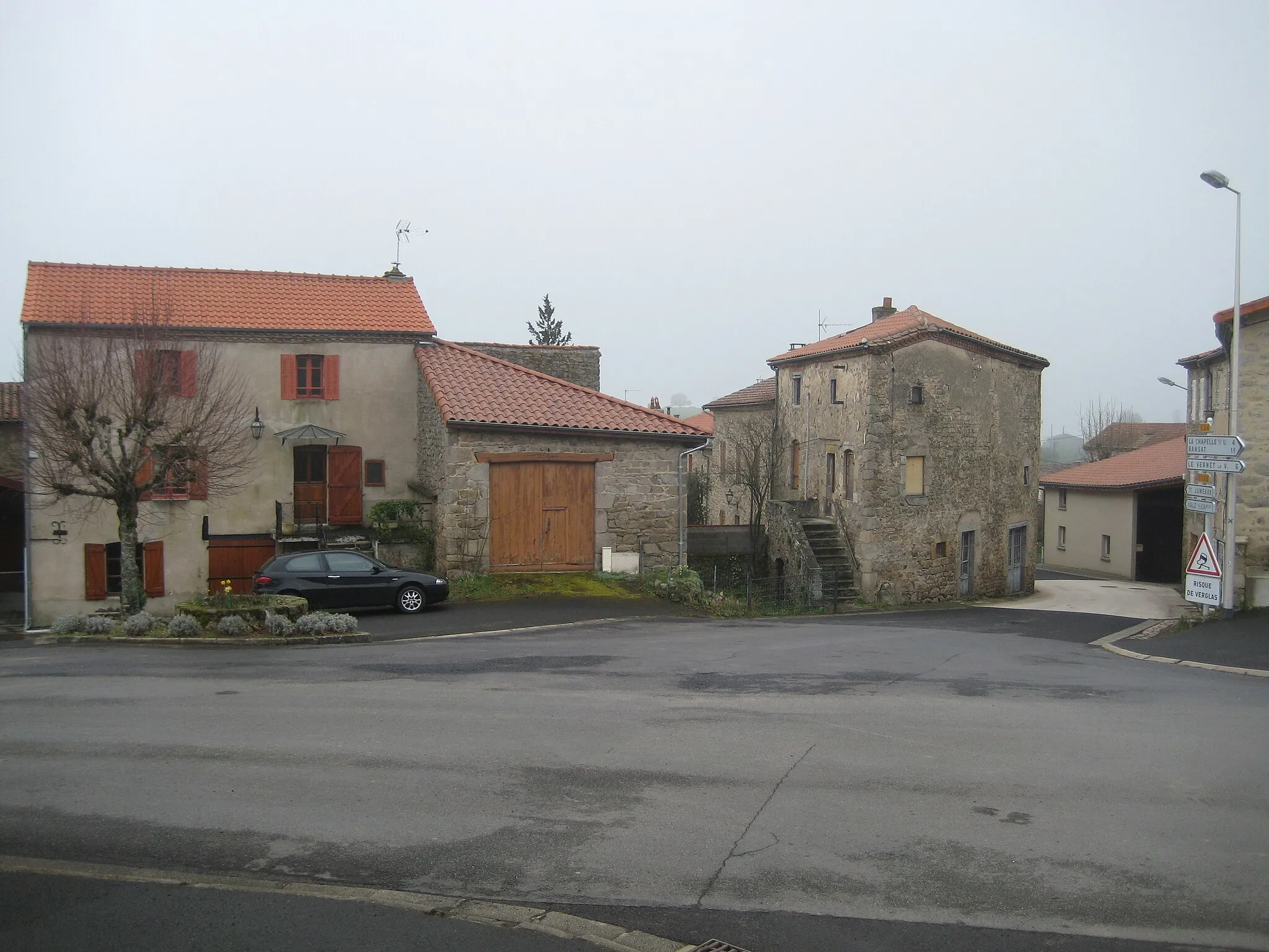 Photo showing: place principale de Champagnat-le-Jeune