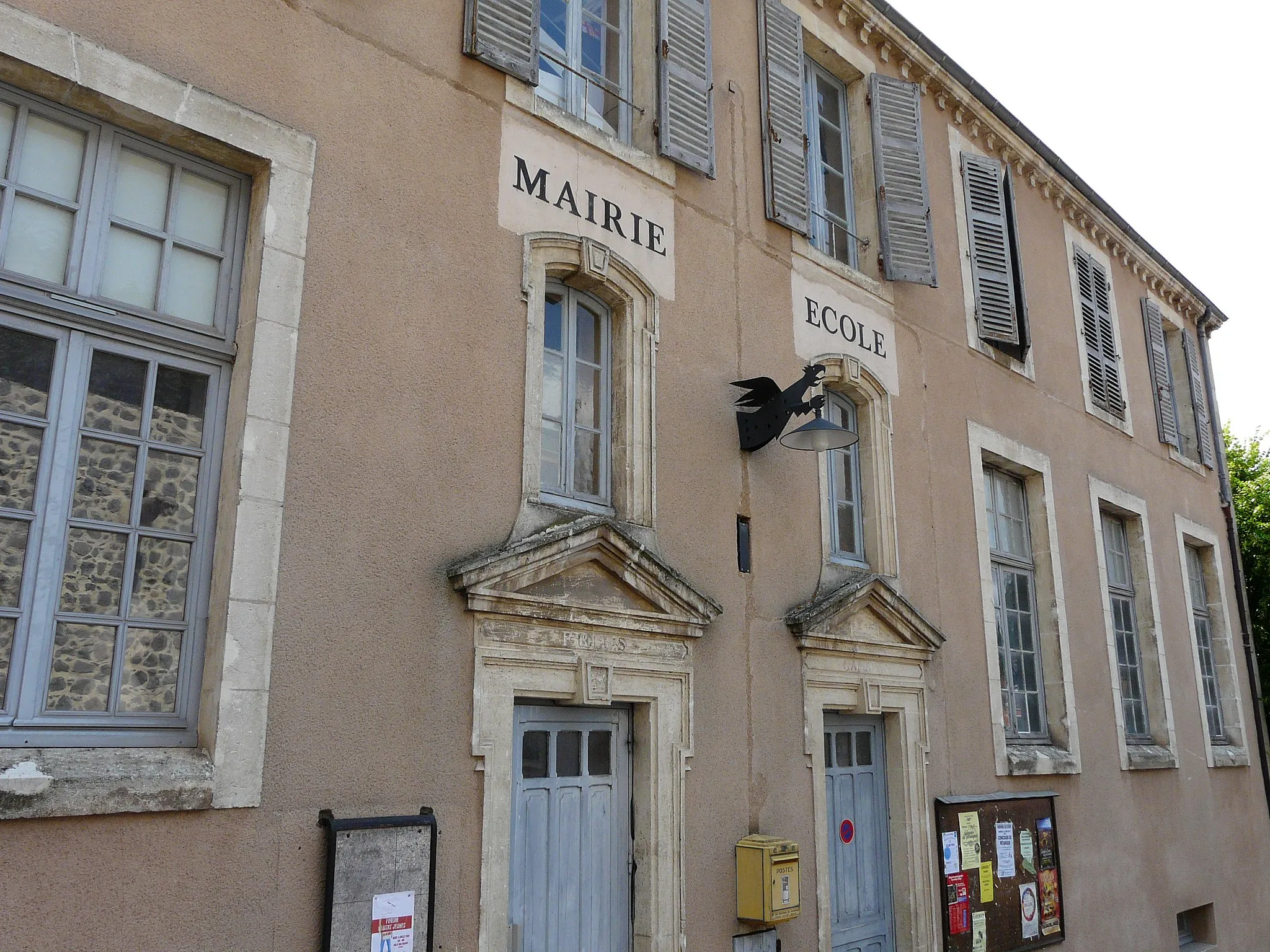 Photo showing: Mairie d'Usson, Puy-de-Dôme, France.