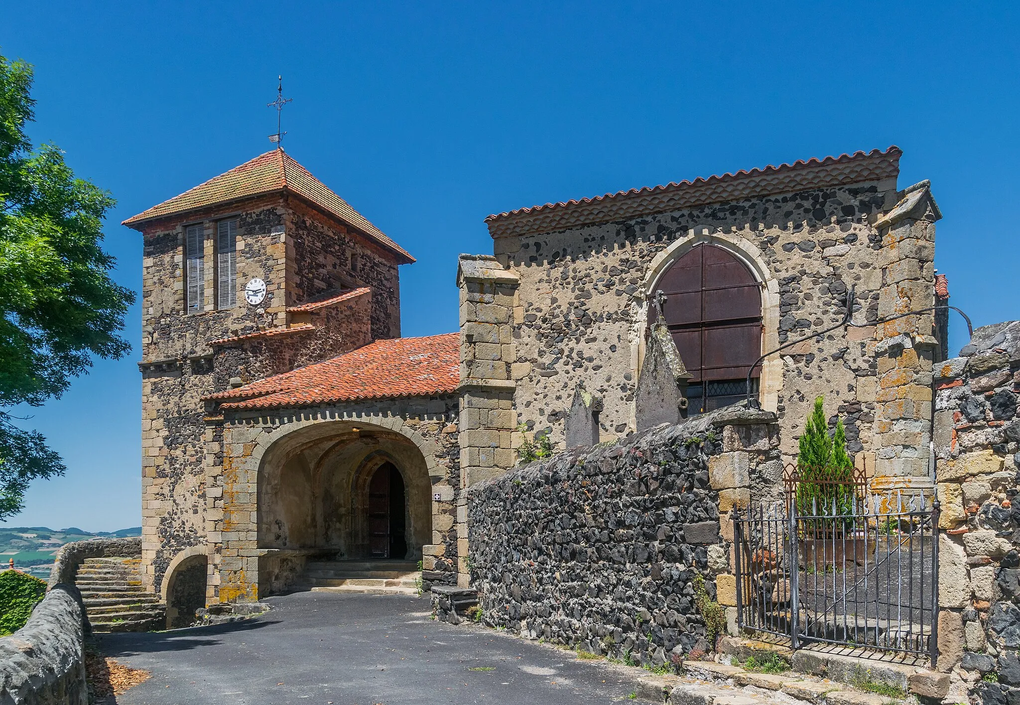 Photo showing: This building is inscrit au titre des monuments historiques de la France. It is indexed in the base Mérimée, a database of architectural heritage maintained by the French Ministry of Culture, under the reference PA00092452 .