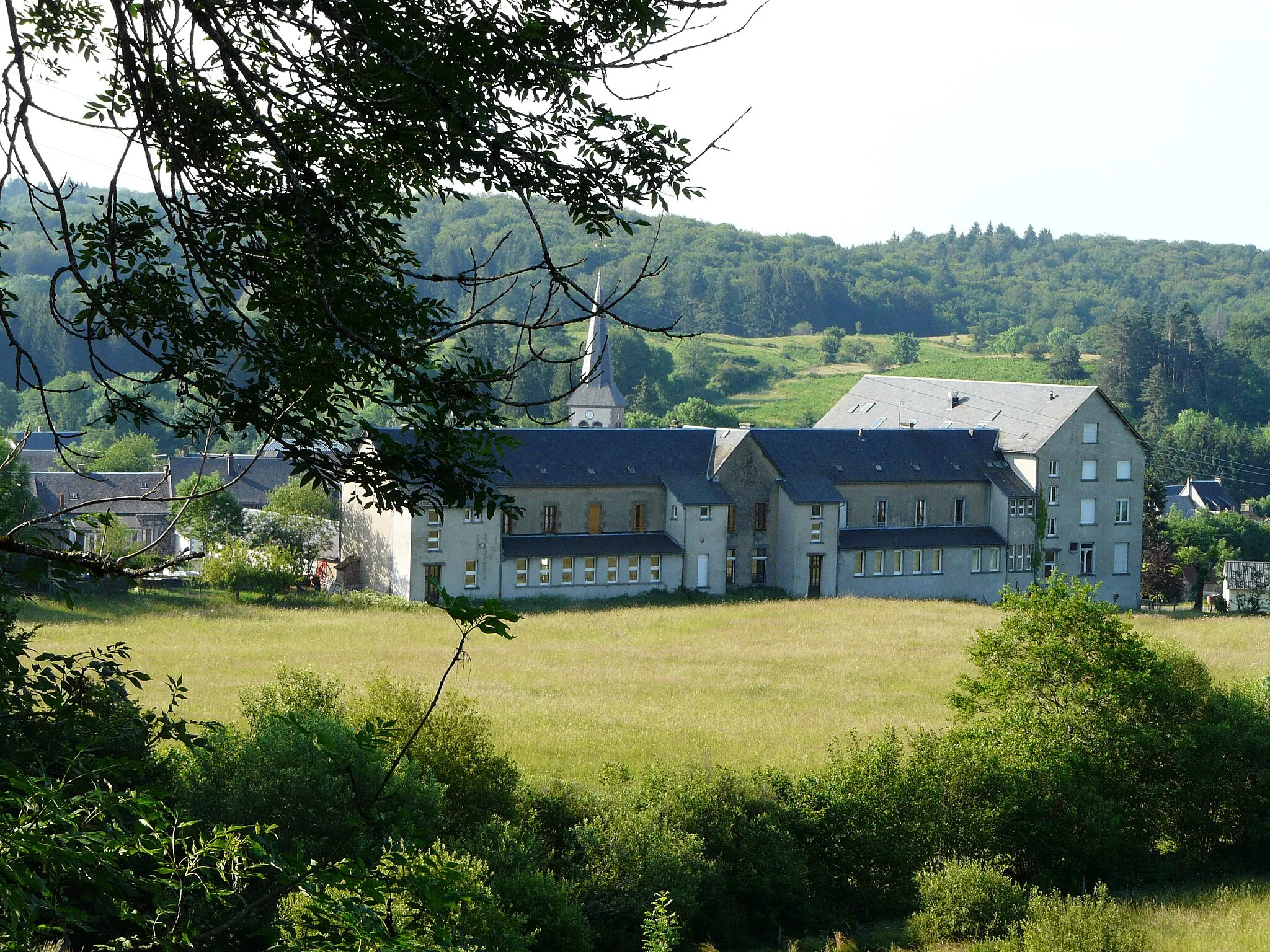 Photo showing: Le village de Bagnols, Puy-de-Dôme, France.