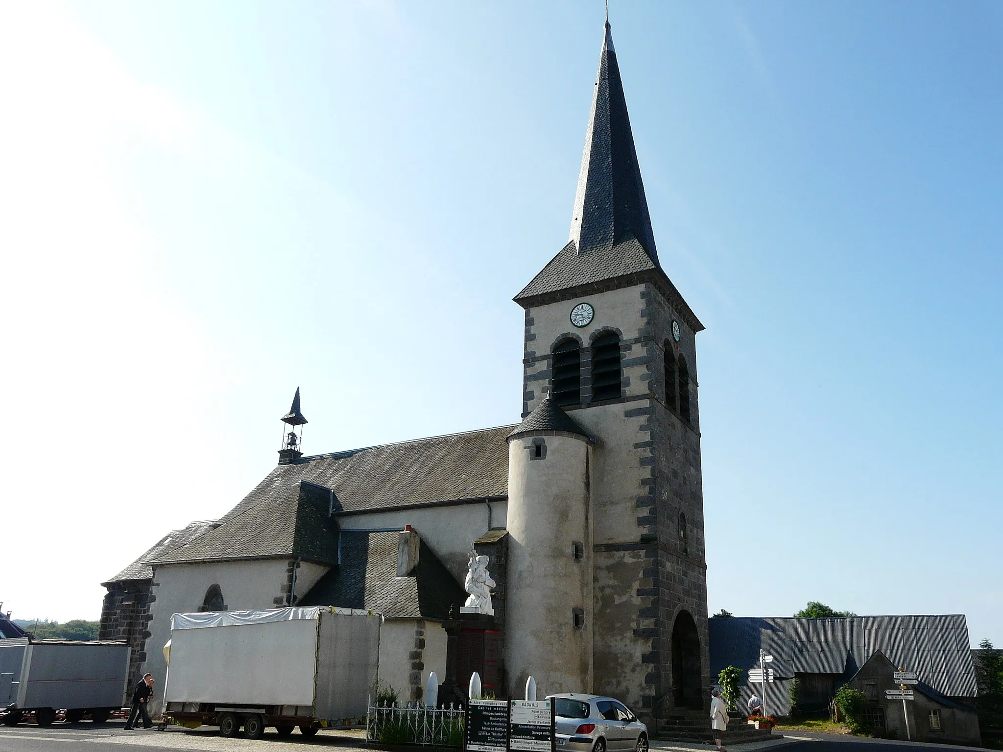 Photo showing: L'église Saint-Pierre de Bagnols, Puy-de-Dôme, France.