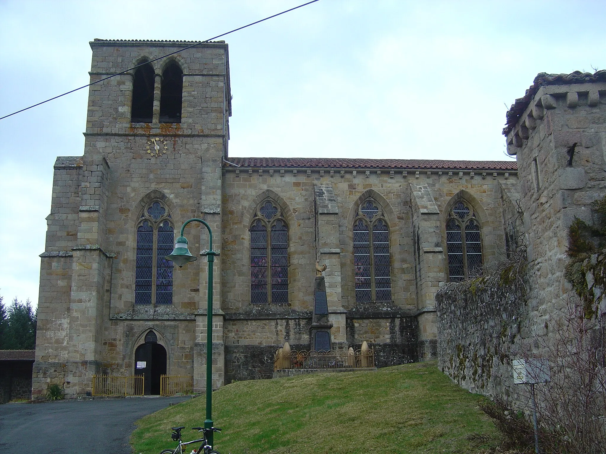 Photo showing: Eglise du XIVéme siècle à Sauviat